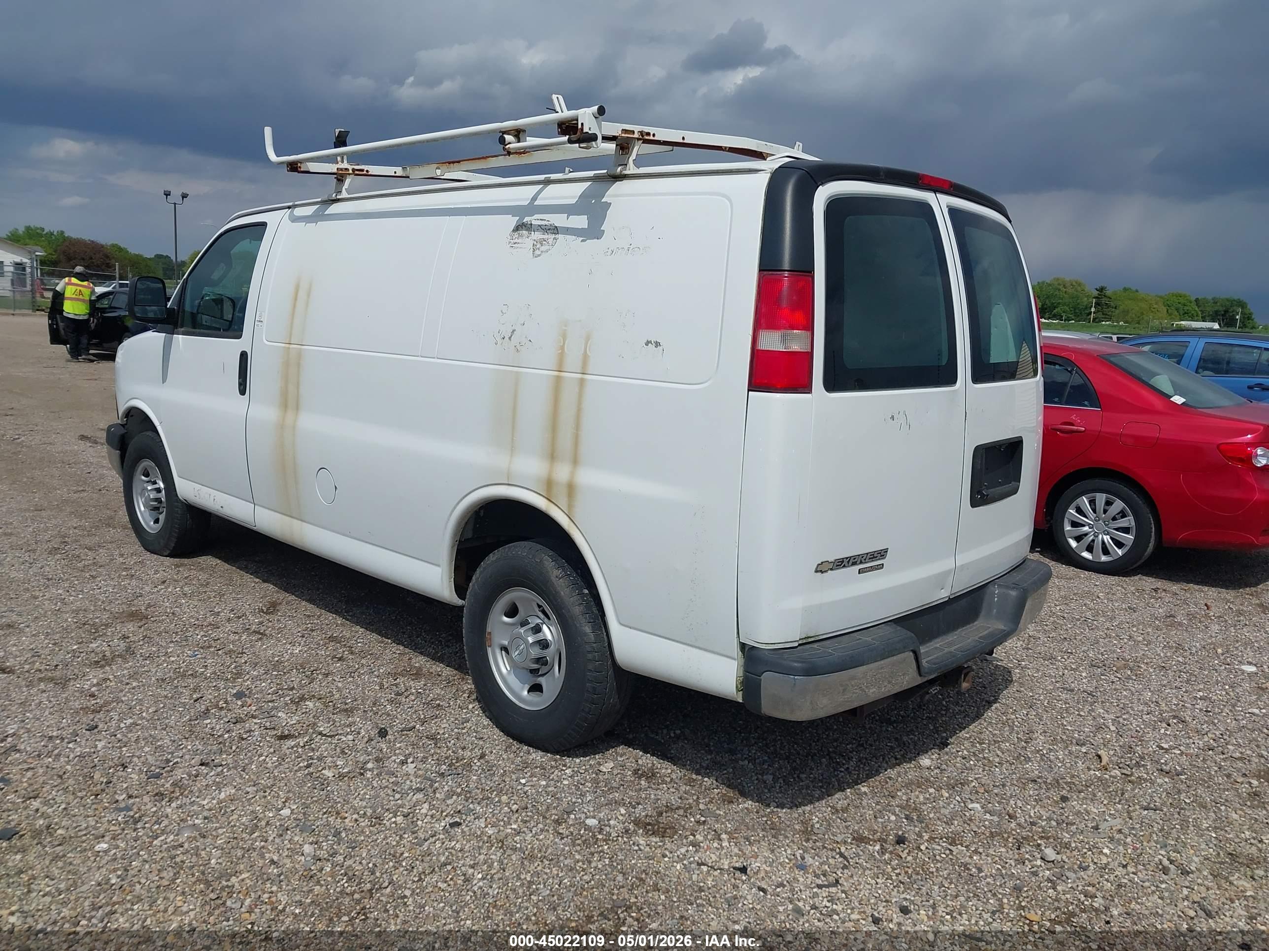 CHEVROLET EXPRESS image 3
