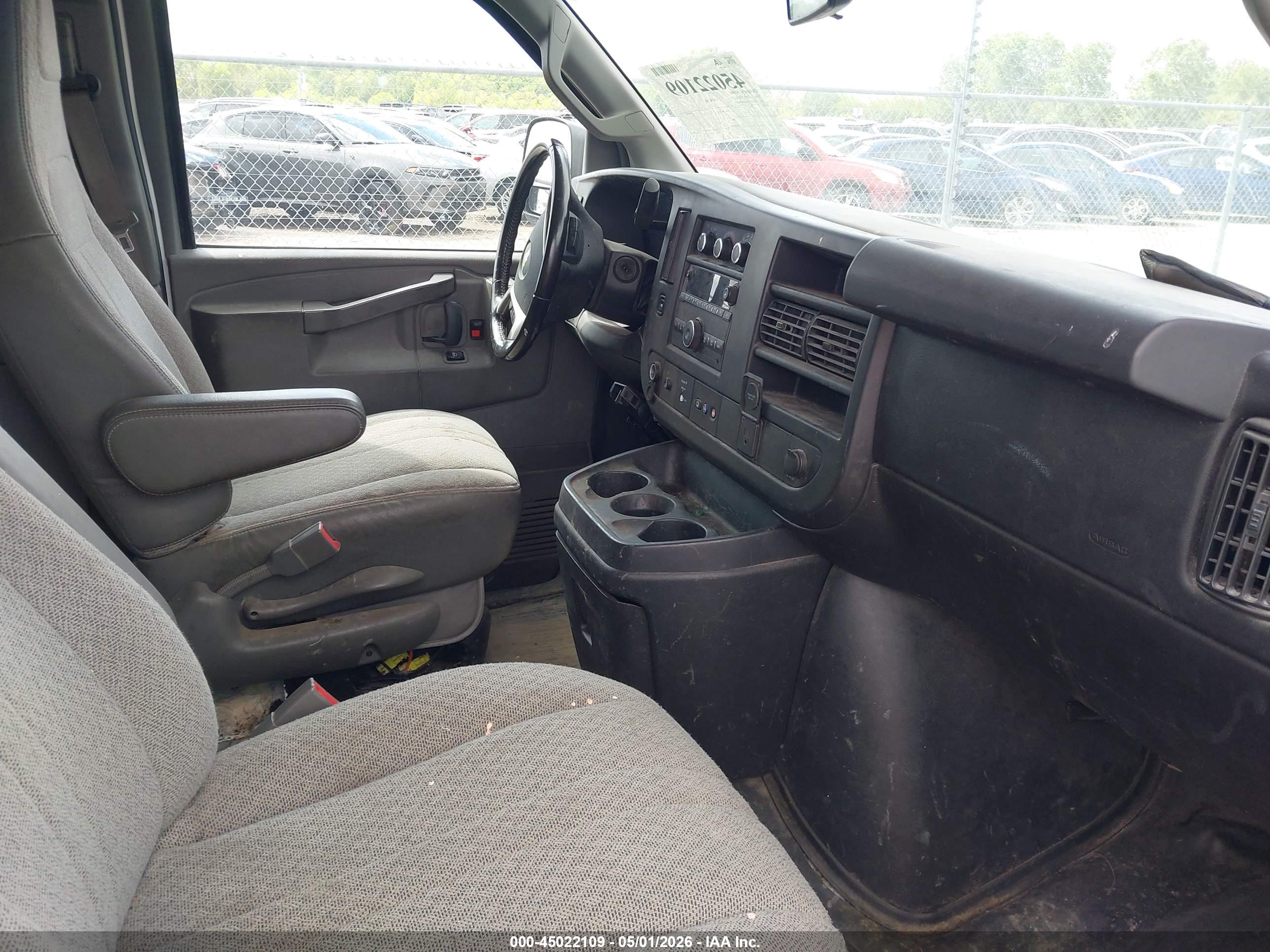 CHEVROLET EXPRESS image 5