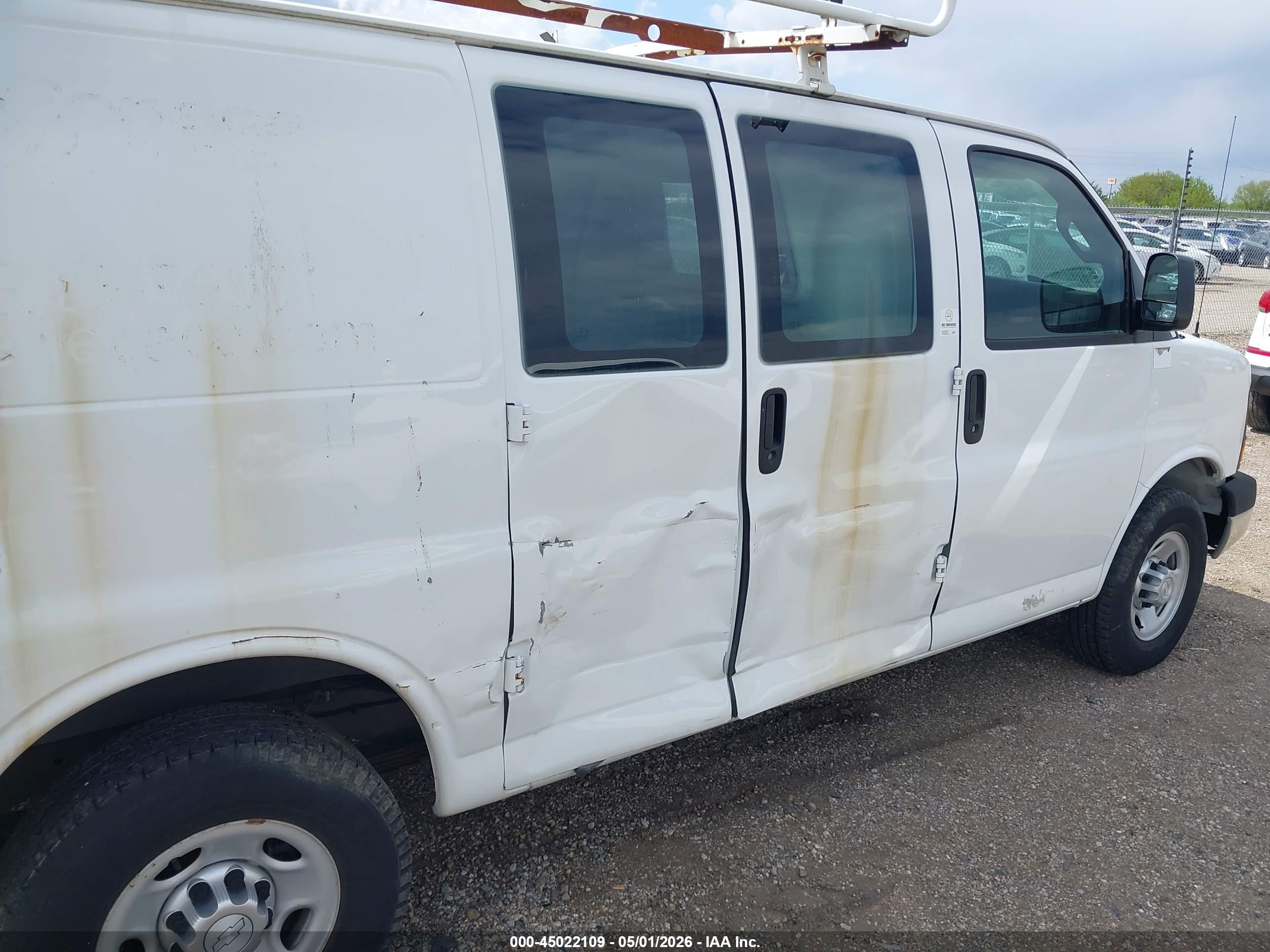CHEVROLET EXPRESS image 6
