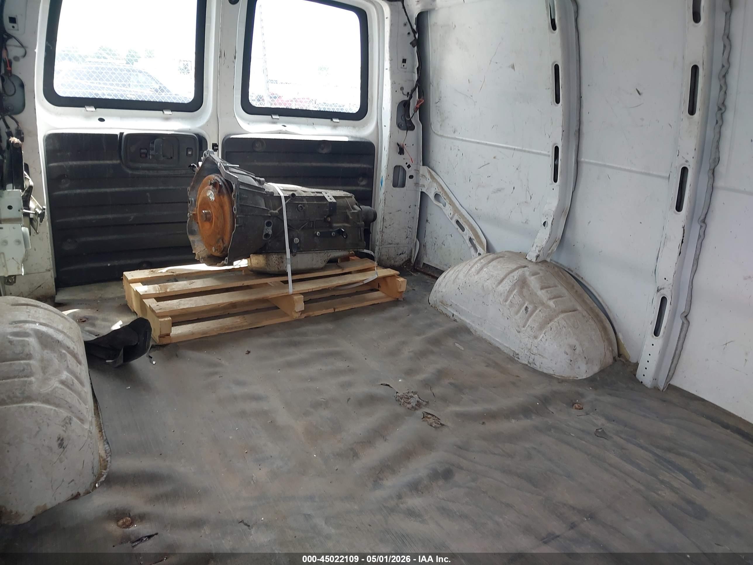 CHEVROLET EXPRESS image 8