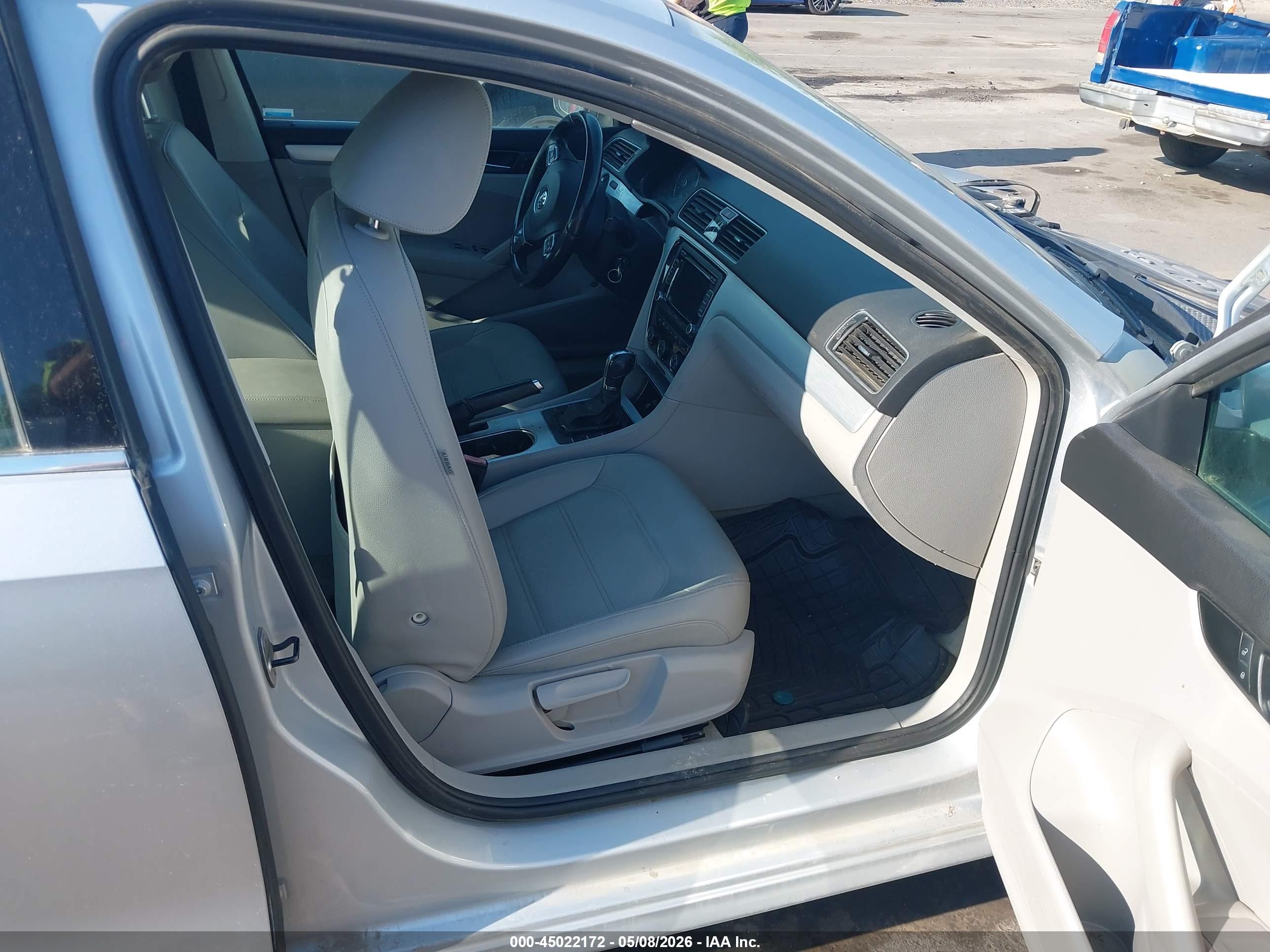 VOLKSWAGEN PASSAT image 5