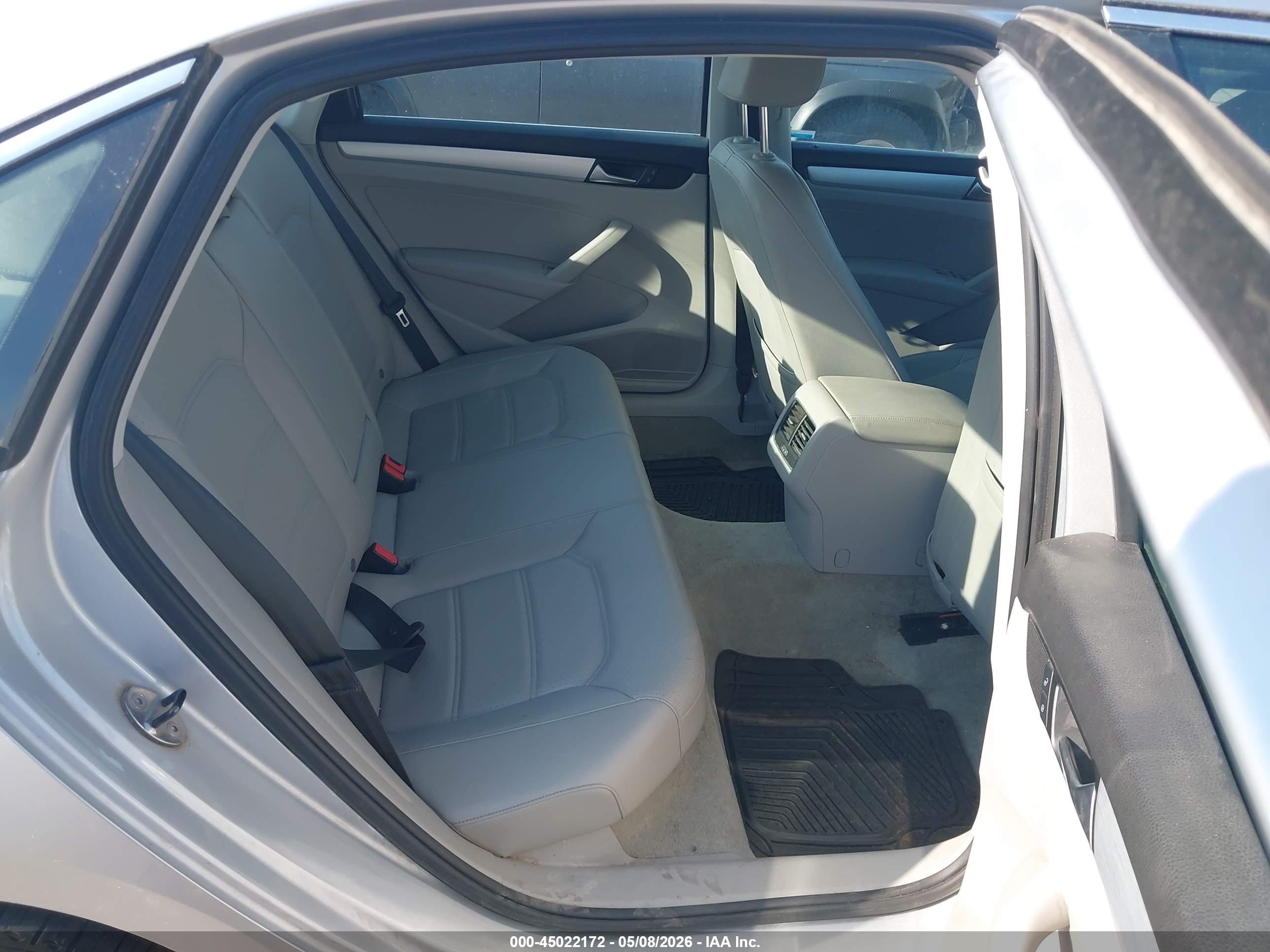 VOLKSWAGEN PASSAT image 8