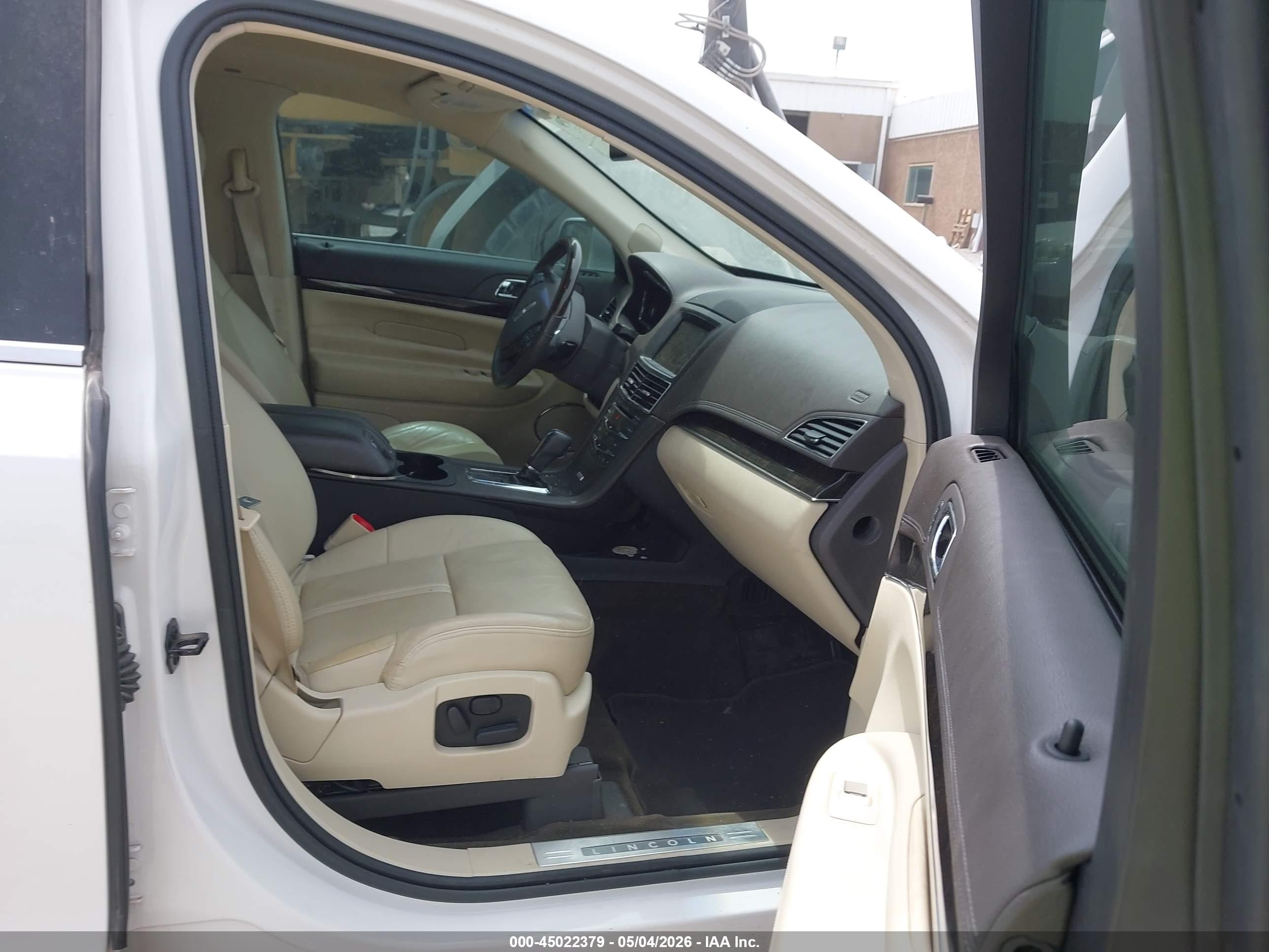 LINCOLN MKT image 5