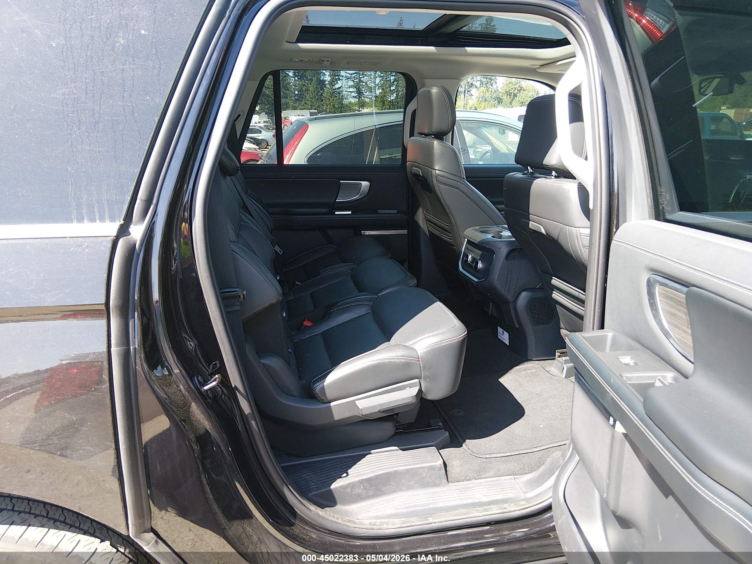 FORD EXPEDITION image 8