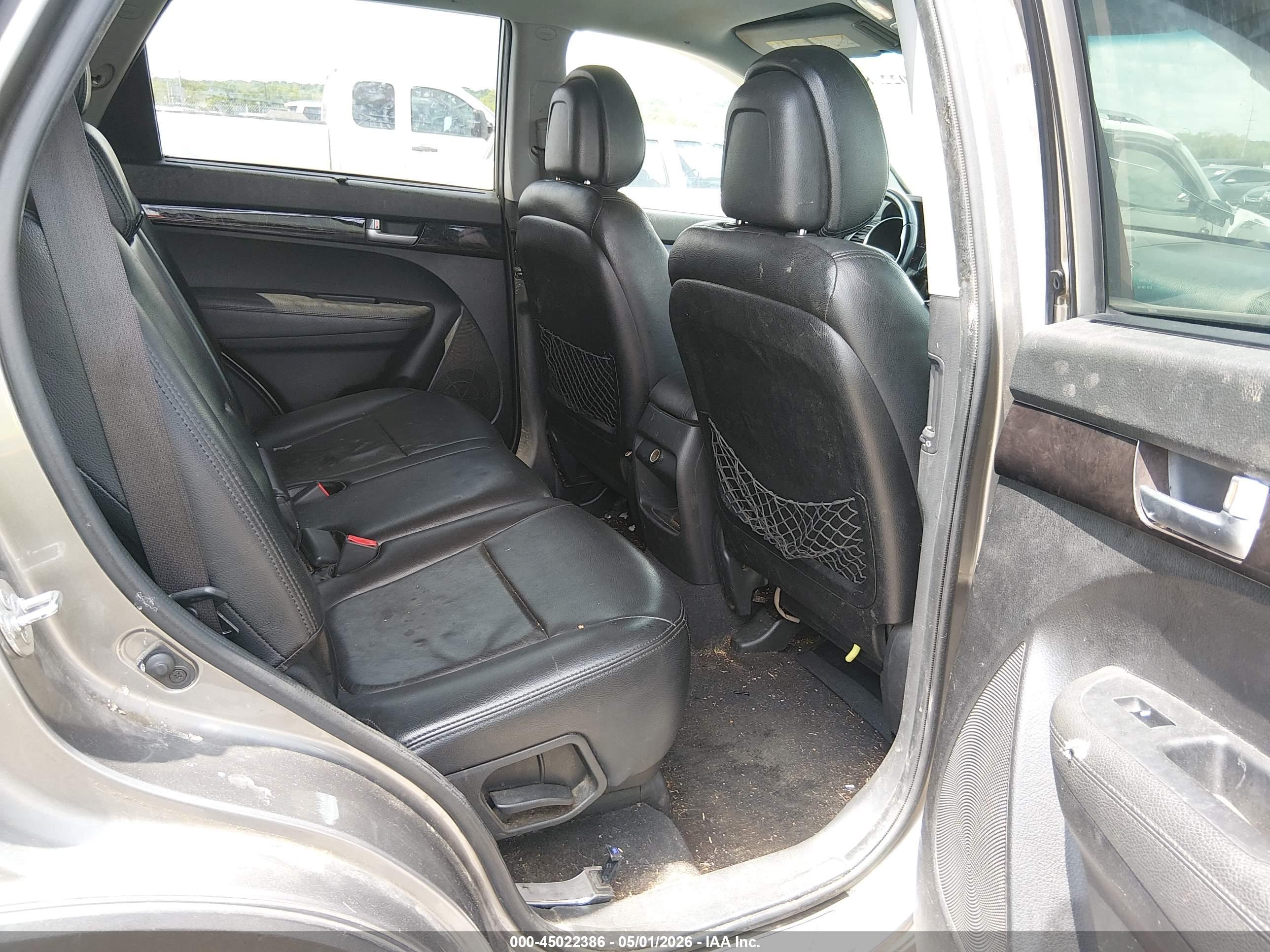 KIA SORENTO image 8
