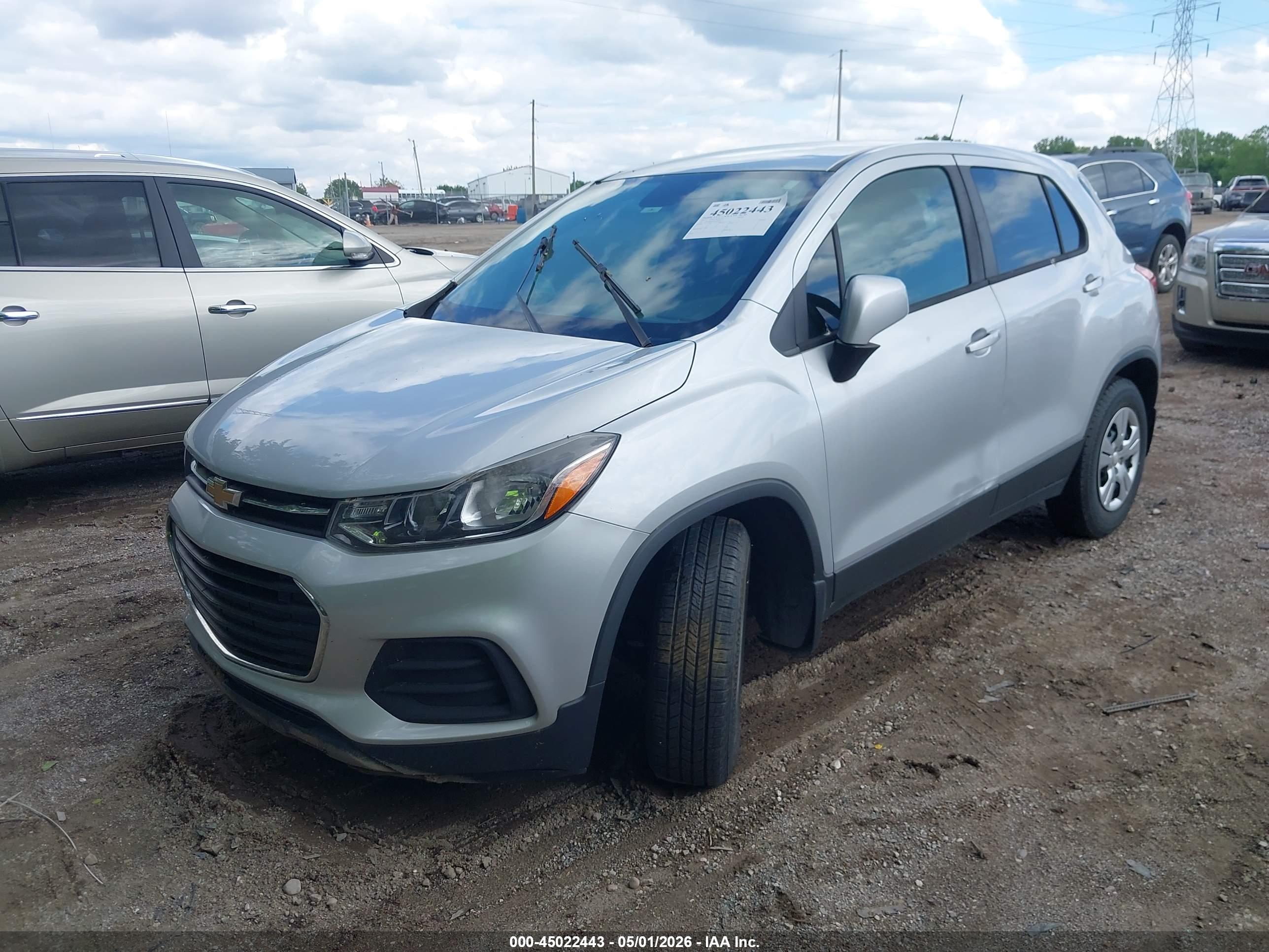CHEVROLET TRAX image 2