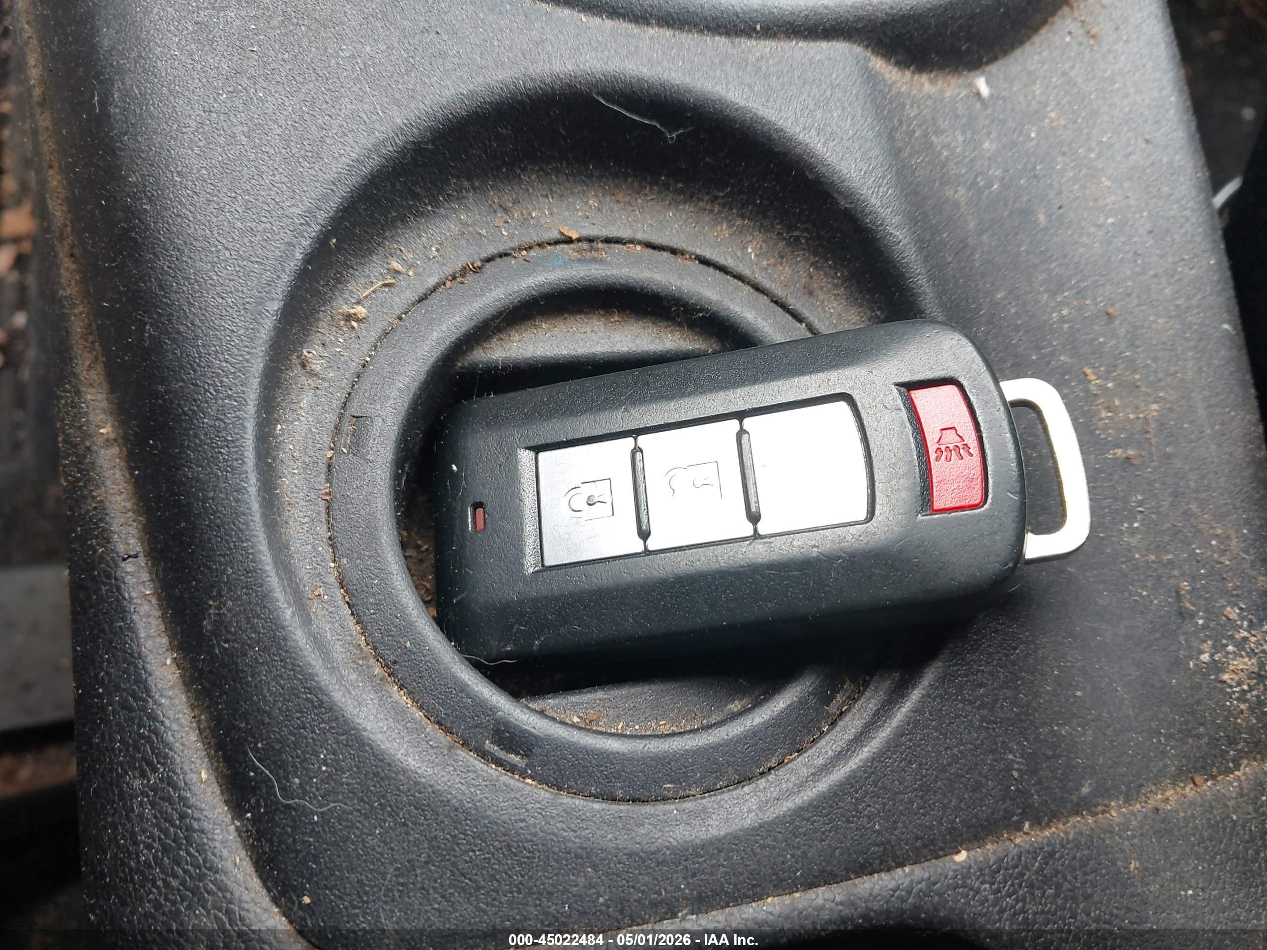 MITSUBISHI OUTLANDER image 11