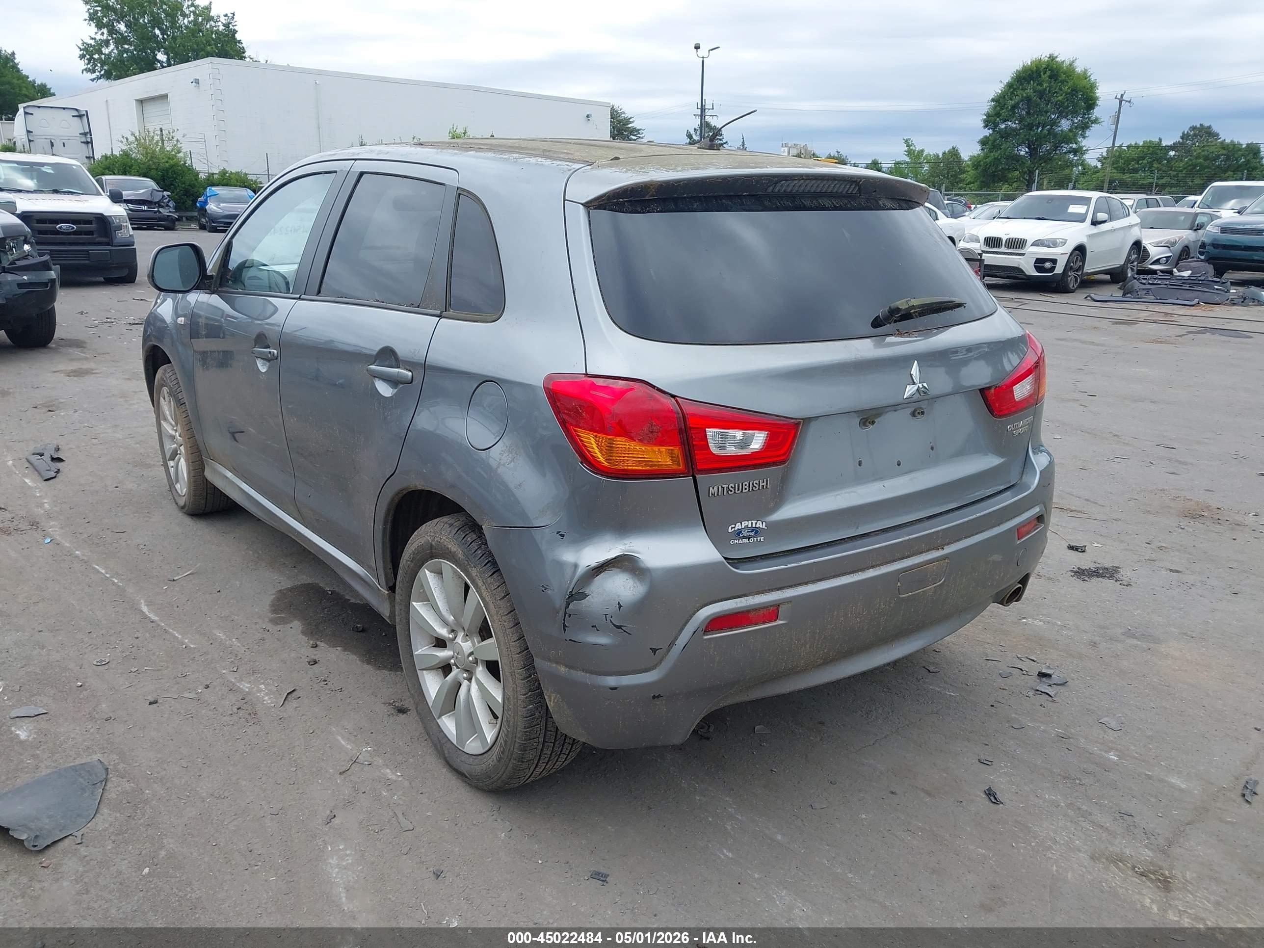 MITSUBISHI OUTLANDER image 3