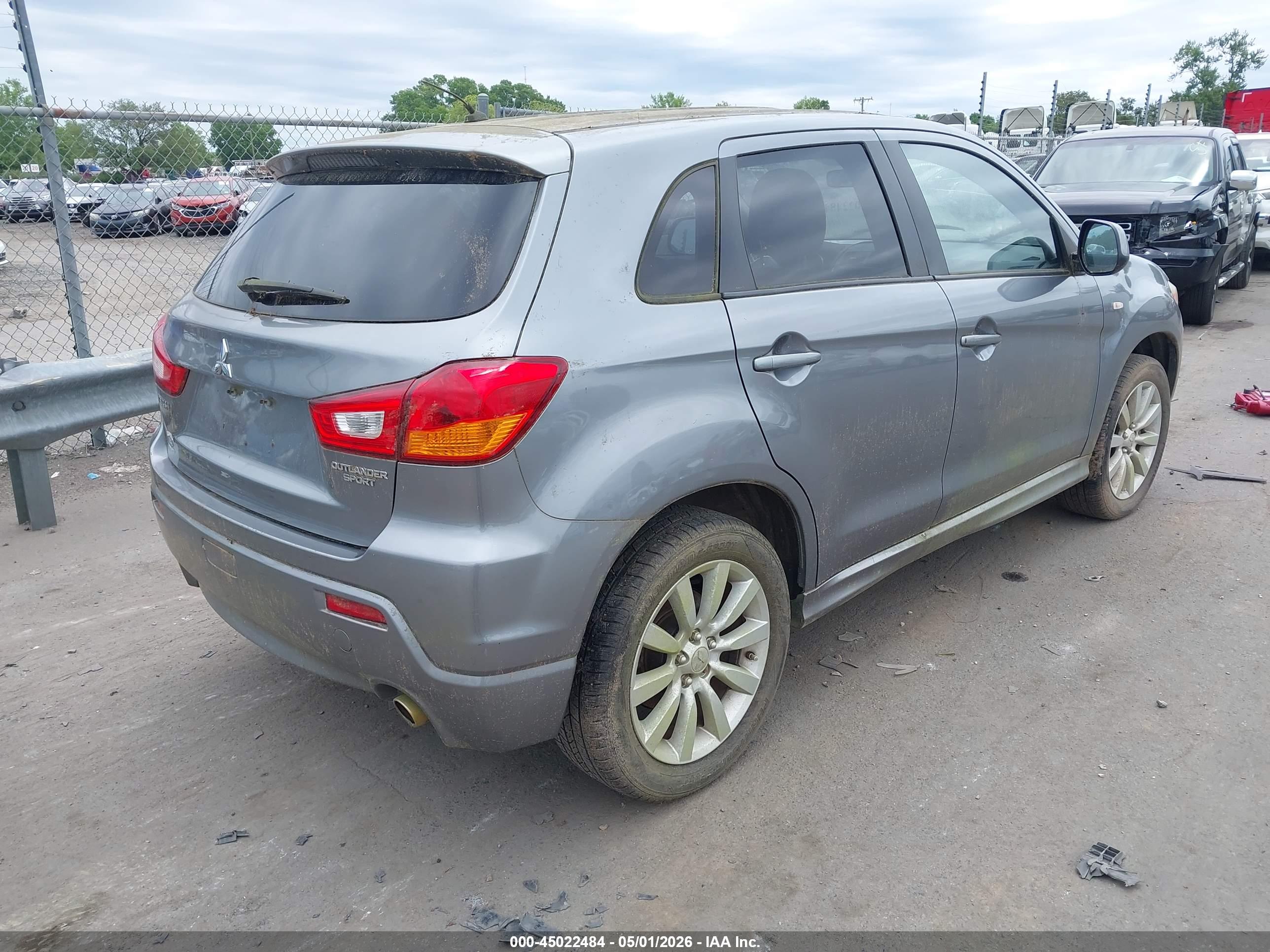 MITSUBISHI OUTLANDER image 4