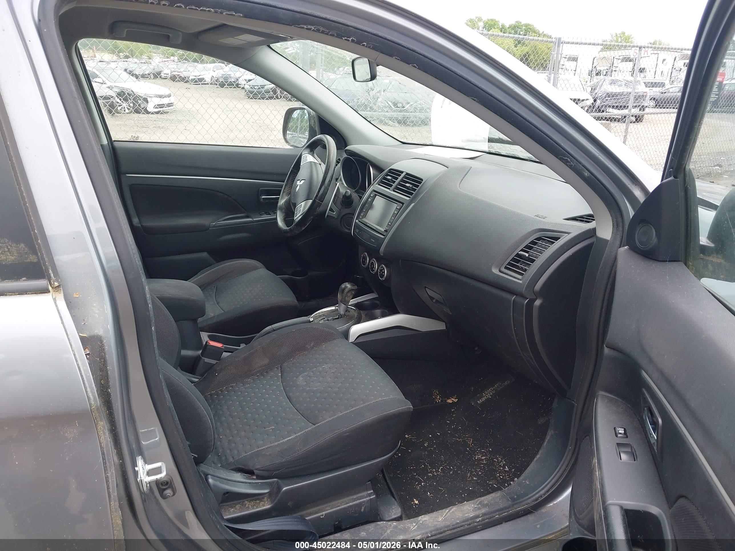 MITSUBISHI OUTLANDER image 5