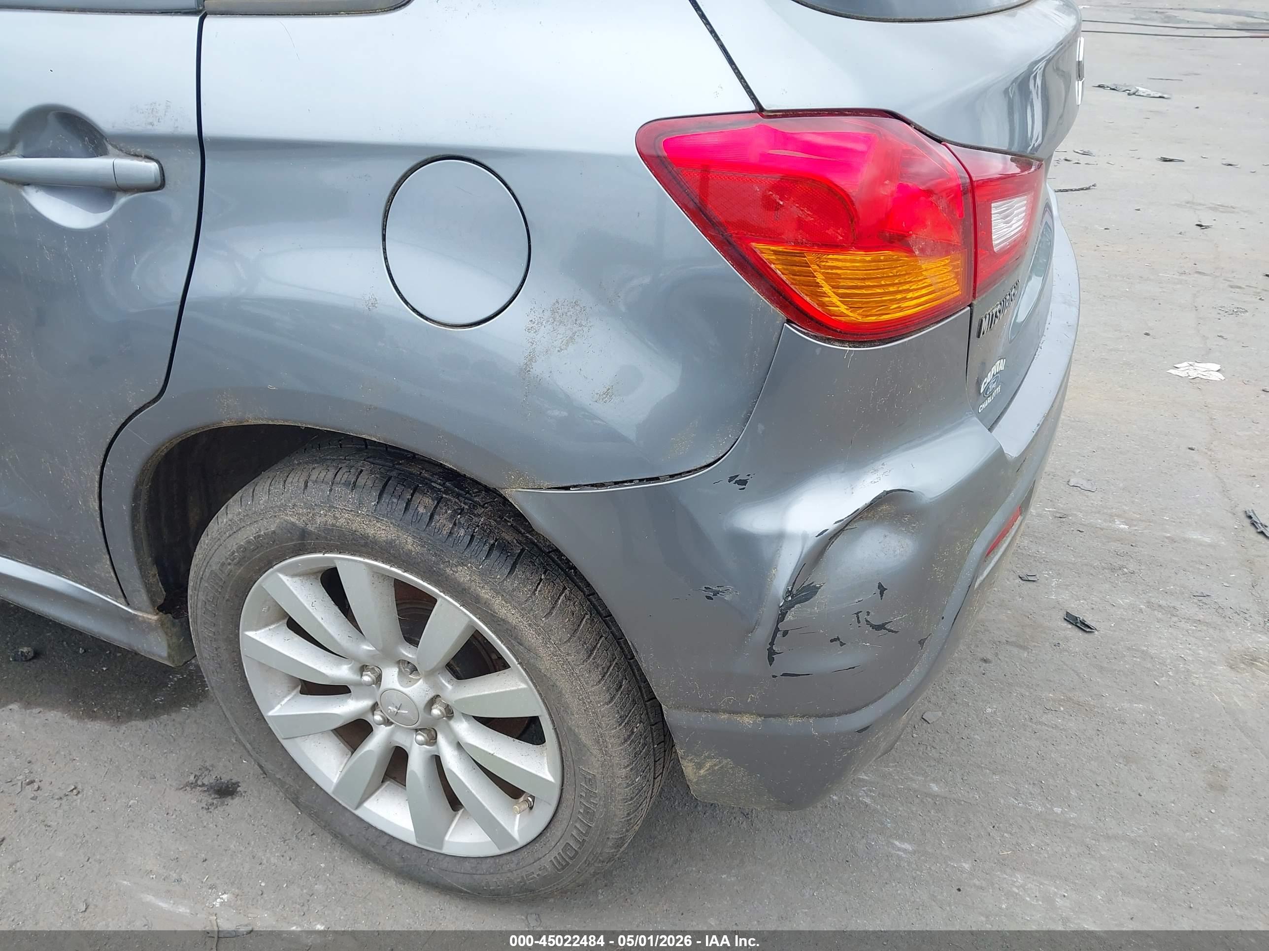 MITSUBISHI OUTLANDER image 6