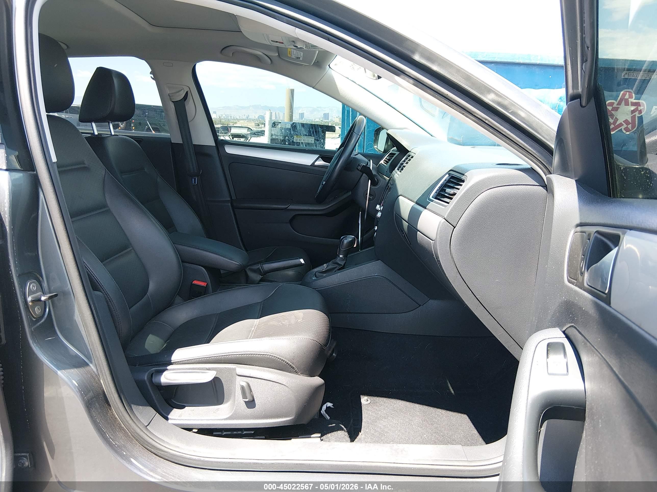 VOLKSWAGEN JETTA image 5