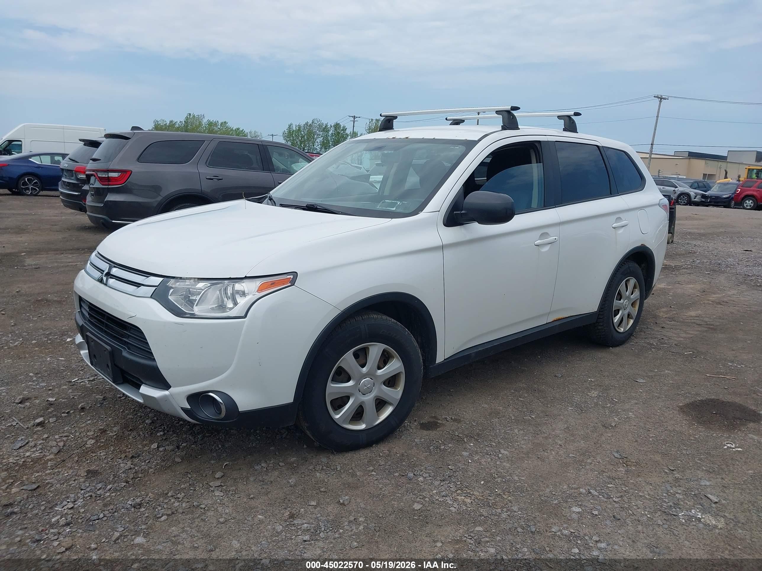MITSUBISHI OUTLANDER image 2
