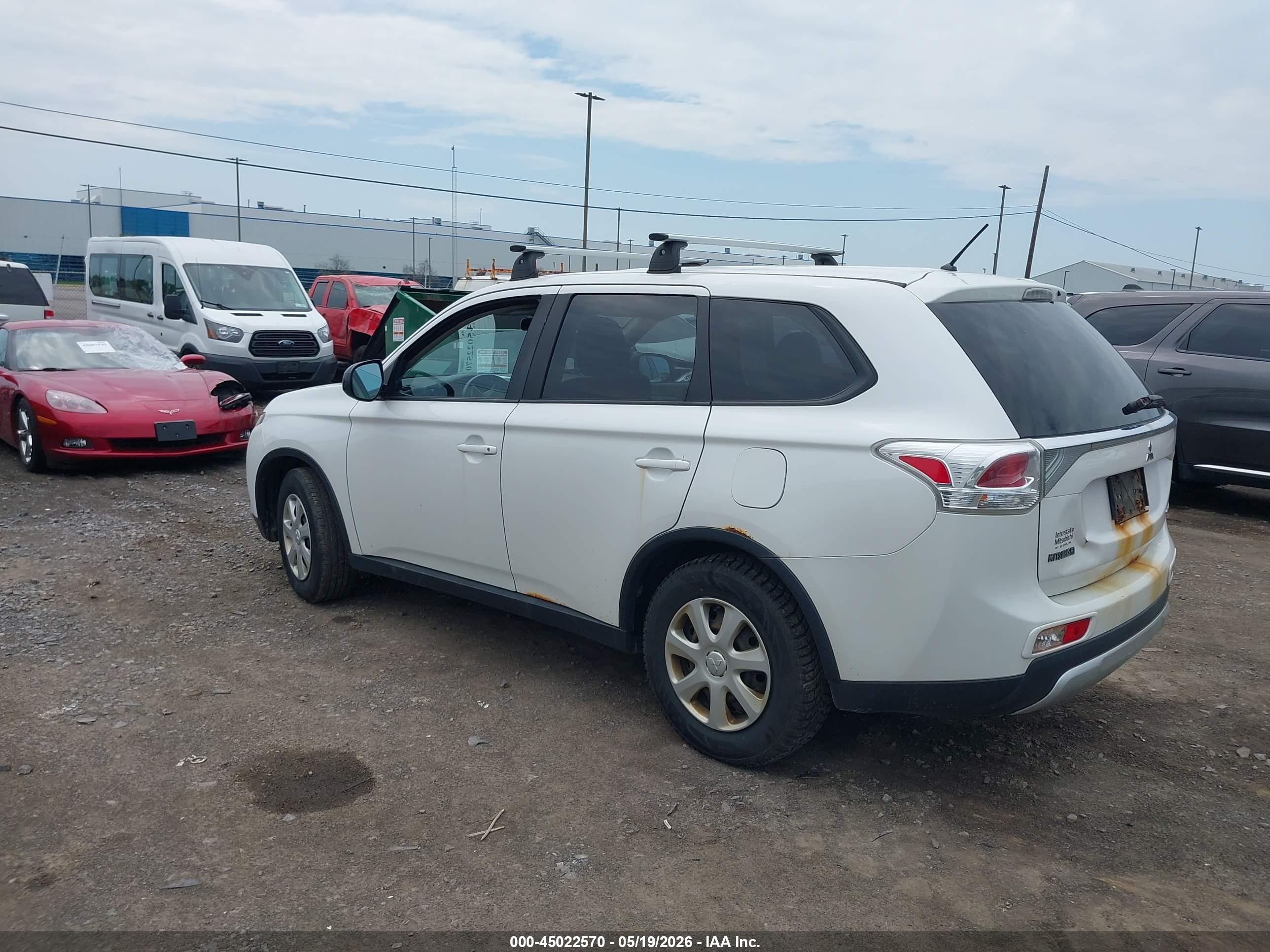 MITSUBISHI OUTLANDER image 3