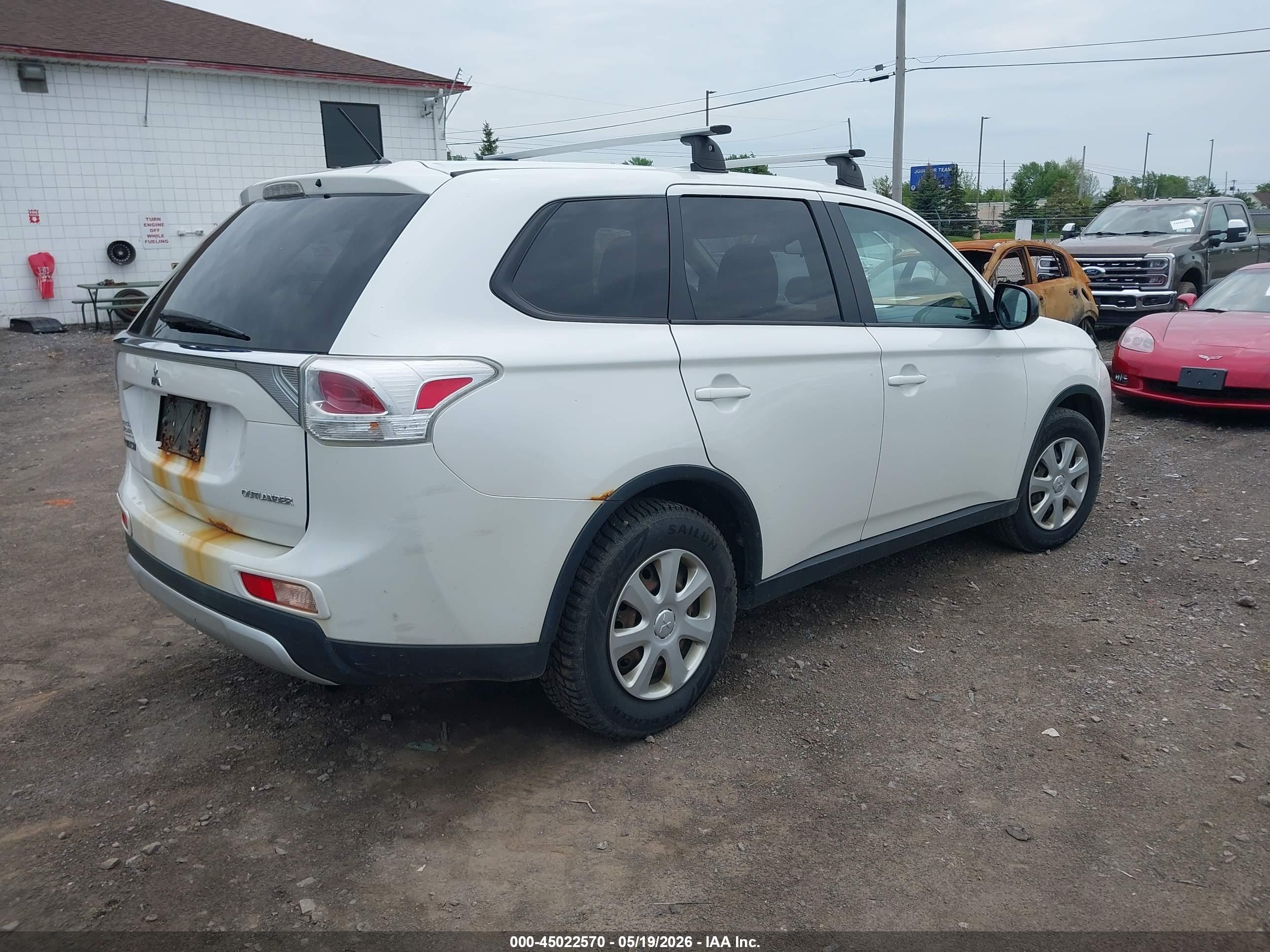 MITSUBISHI OUTLANDER image 4