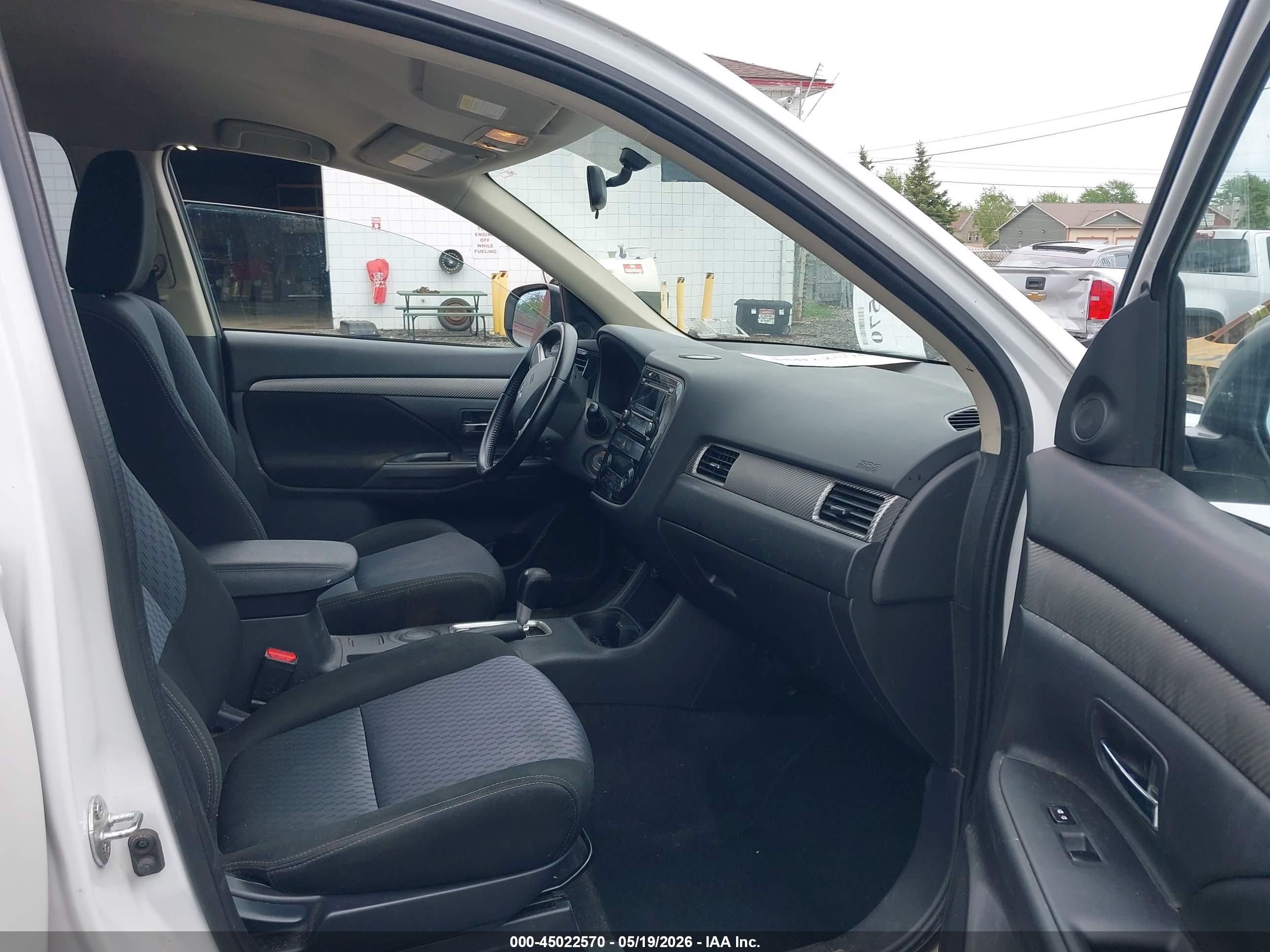 MITSUBISHI OUTLANDER image 5