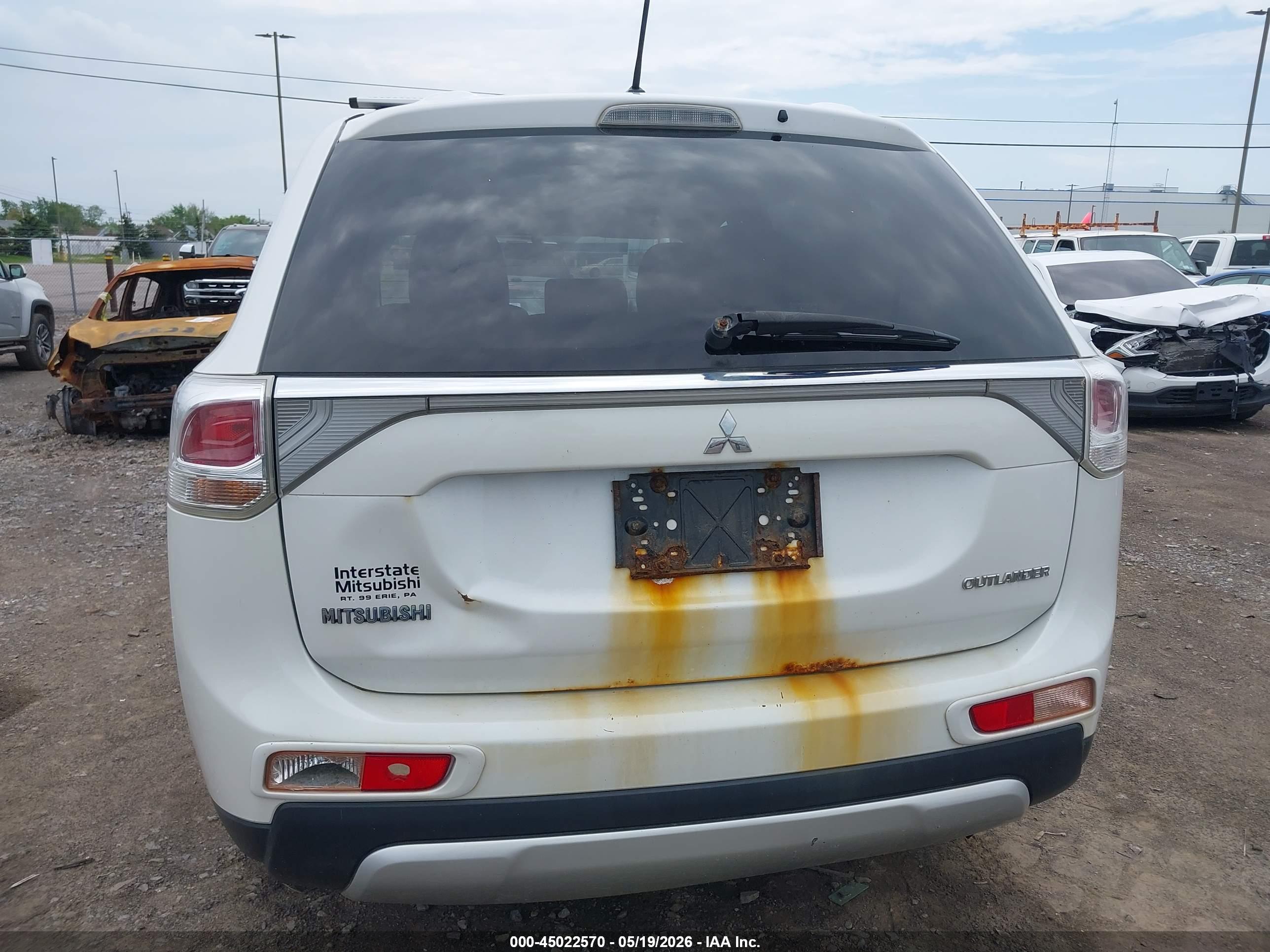 MITSUBISHI OUTLANDER image 6