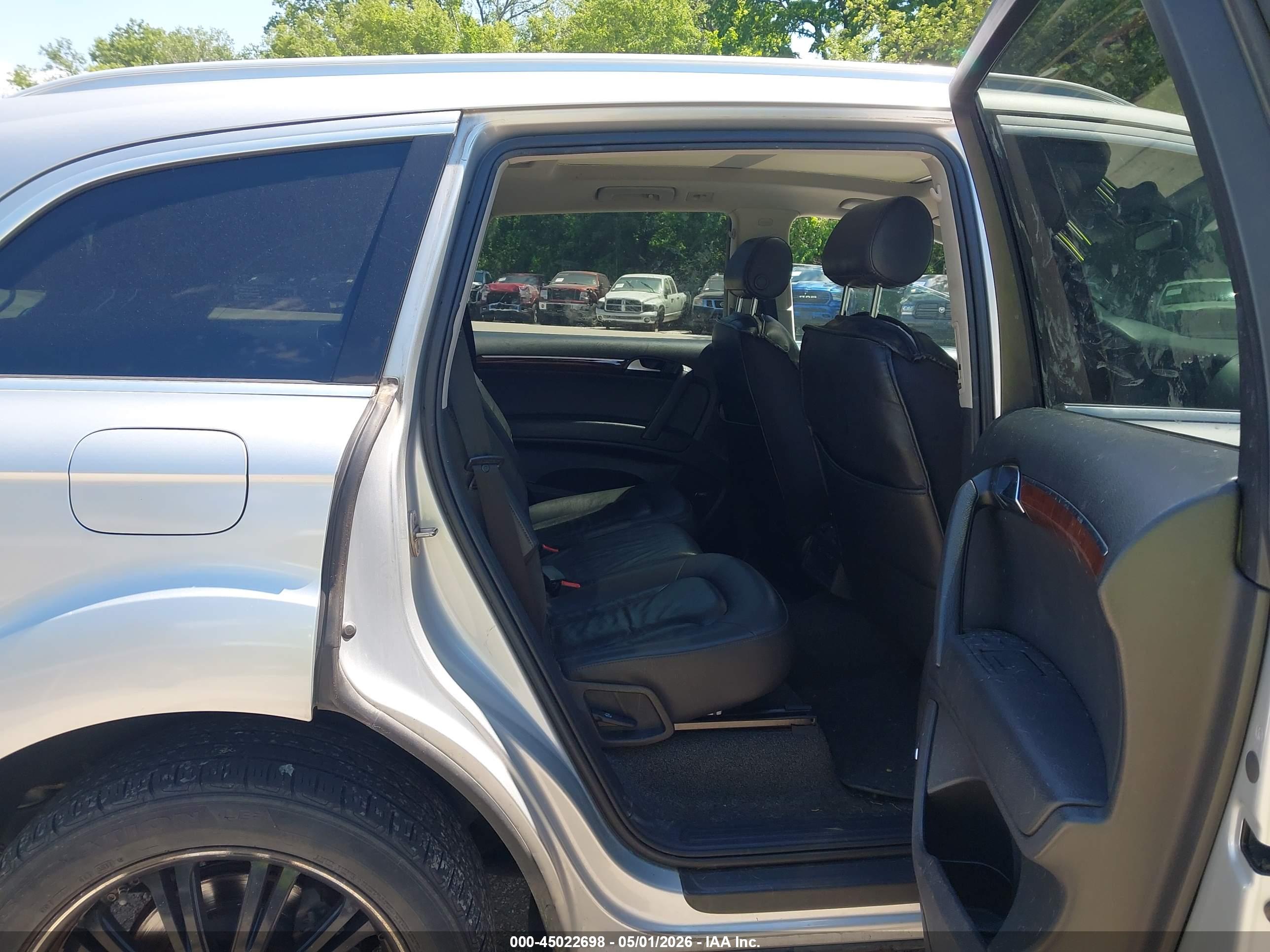 AUDI Q7 image 8