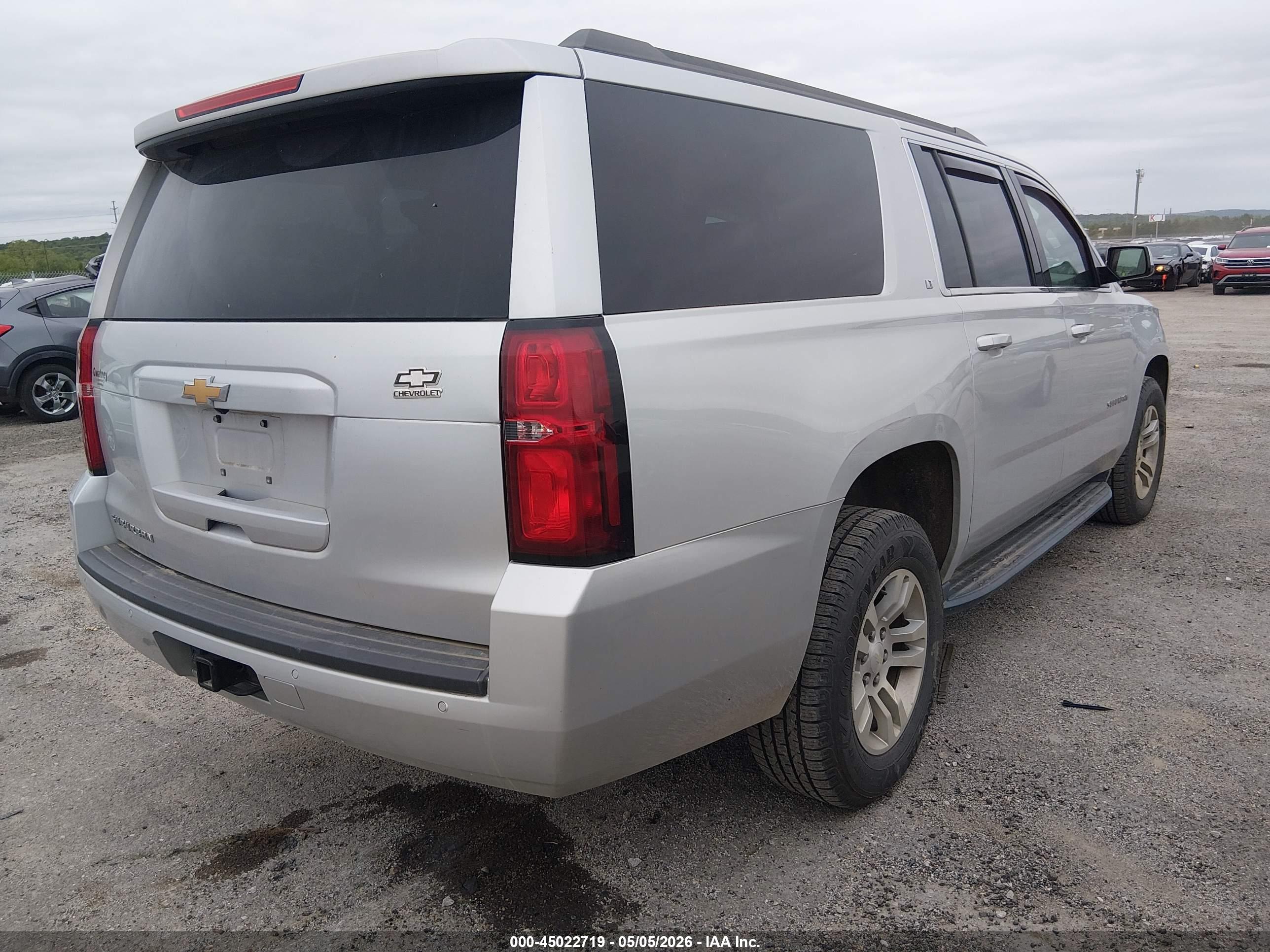 CHEVROLET SUBURBAN image 4
