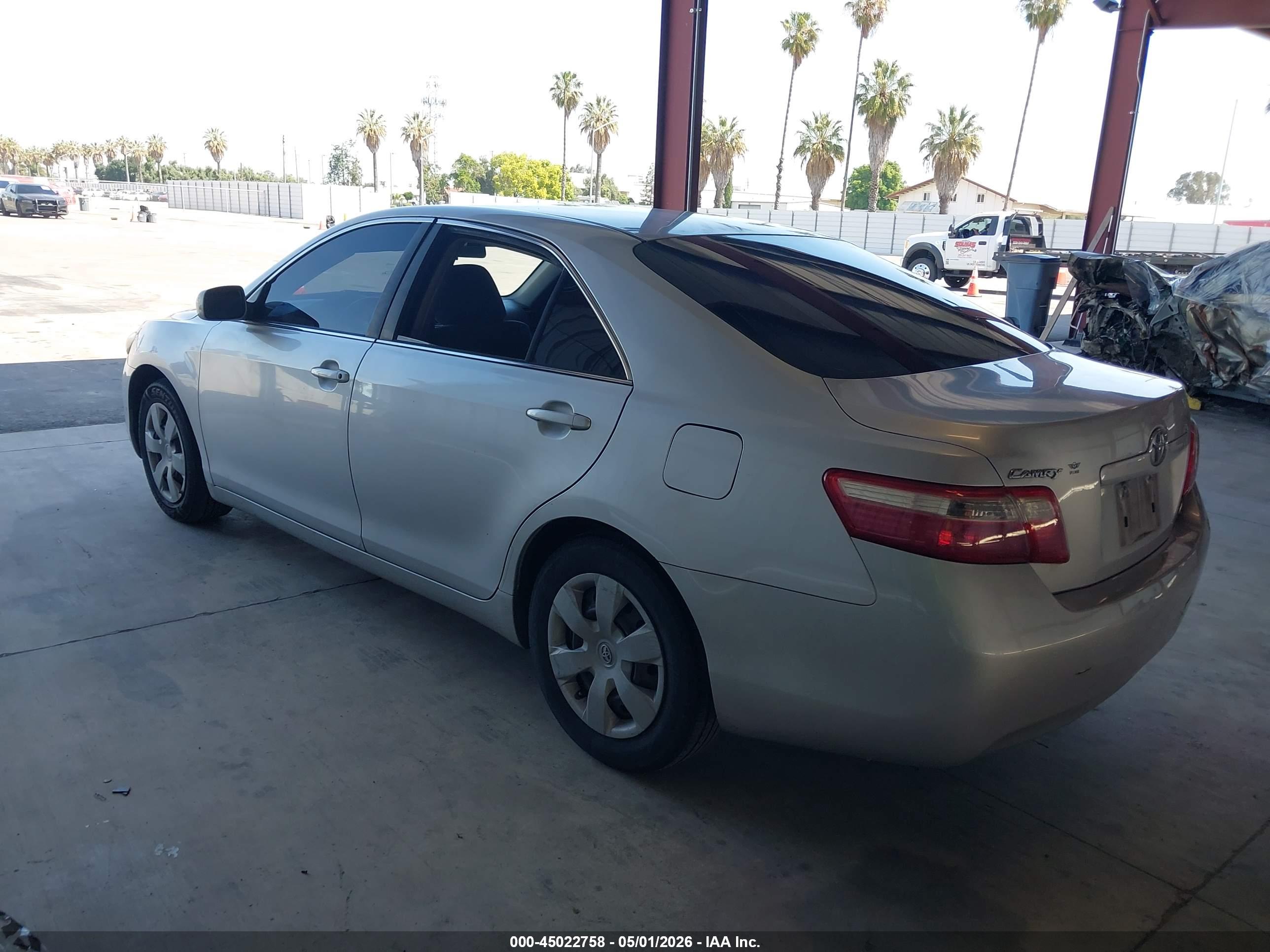 TOYOTA CAMRY image 3