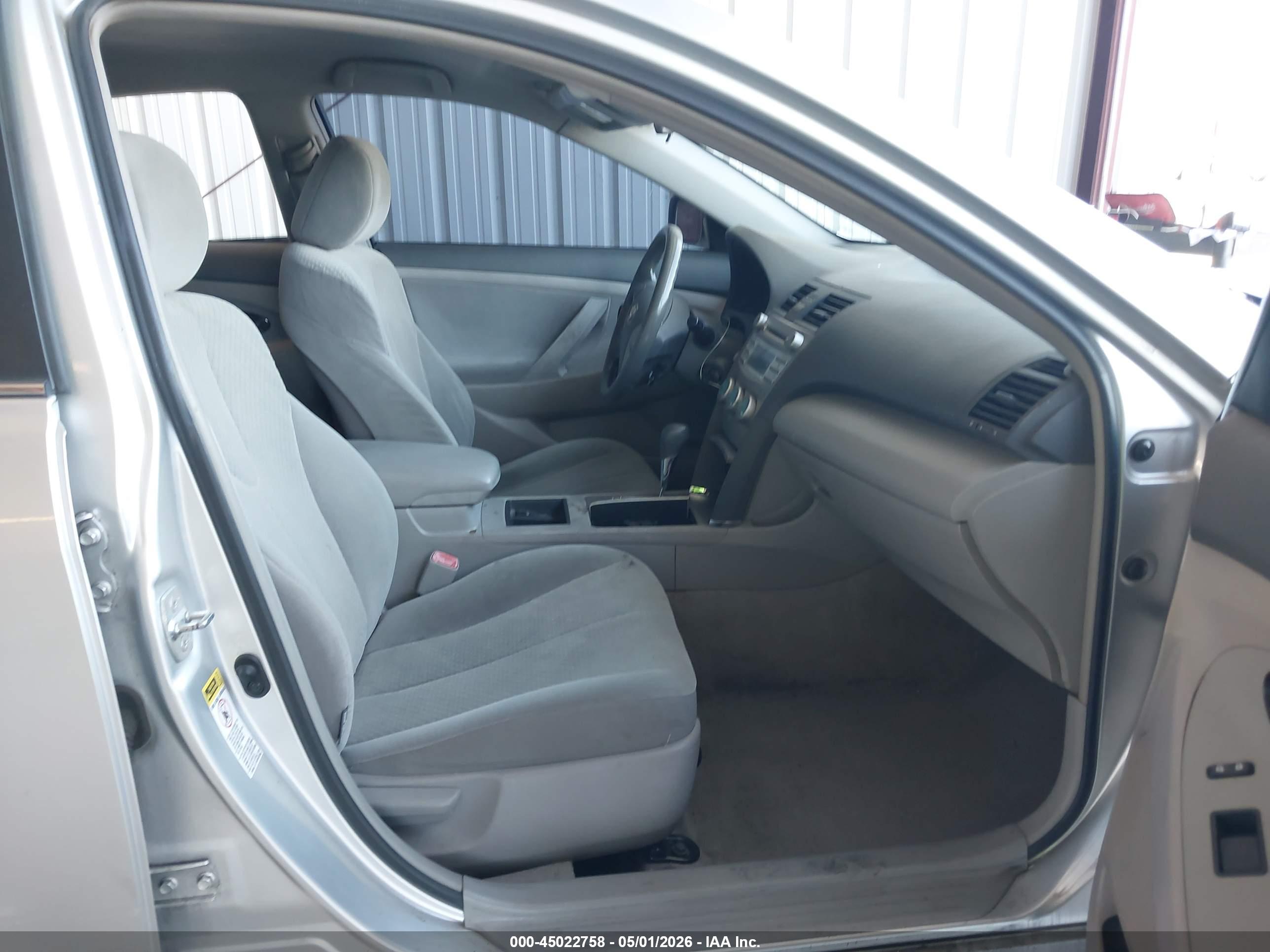 TOYOTA CAMRY image 5