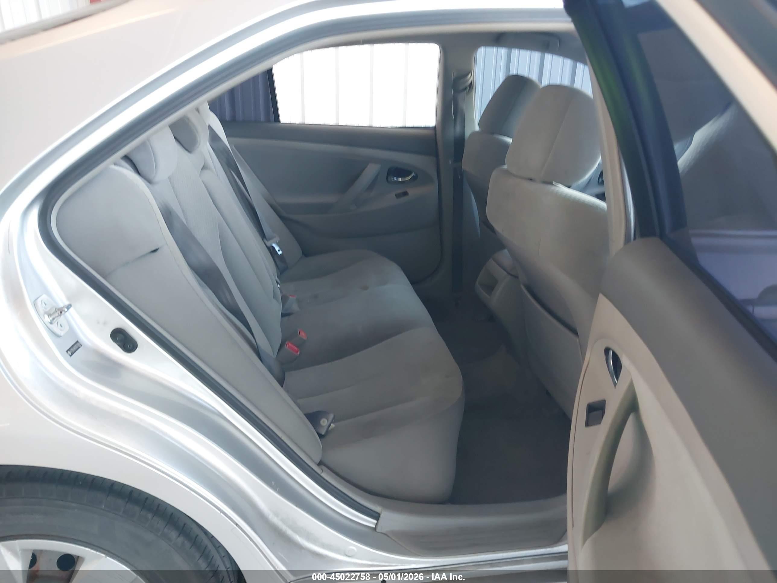TOYOTA CAMRY image 8