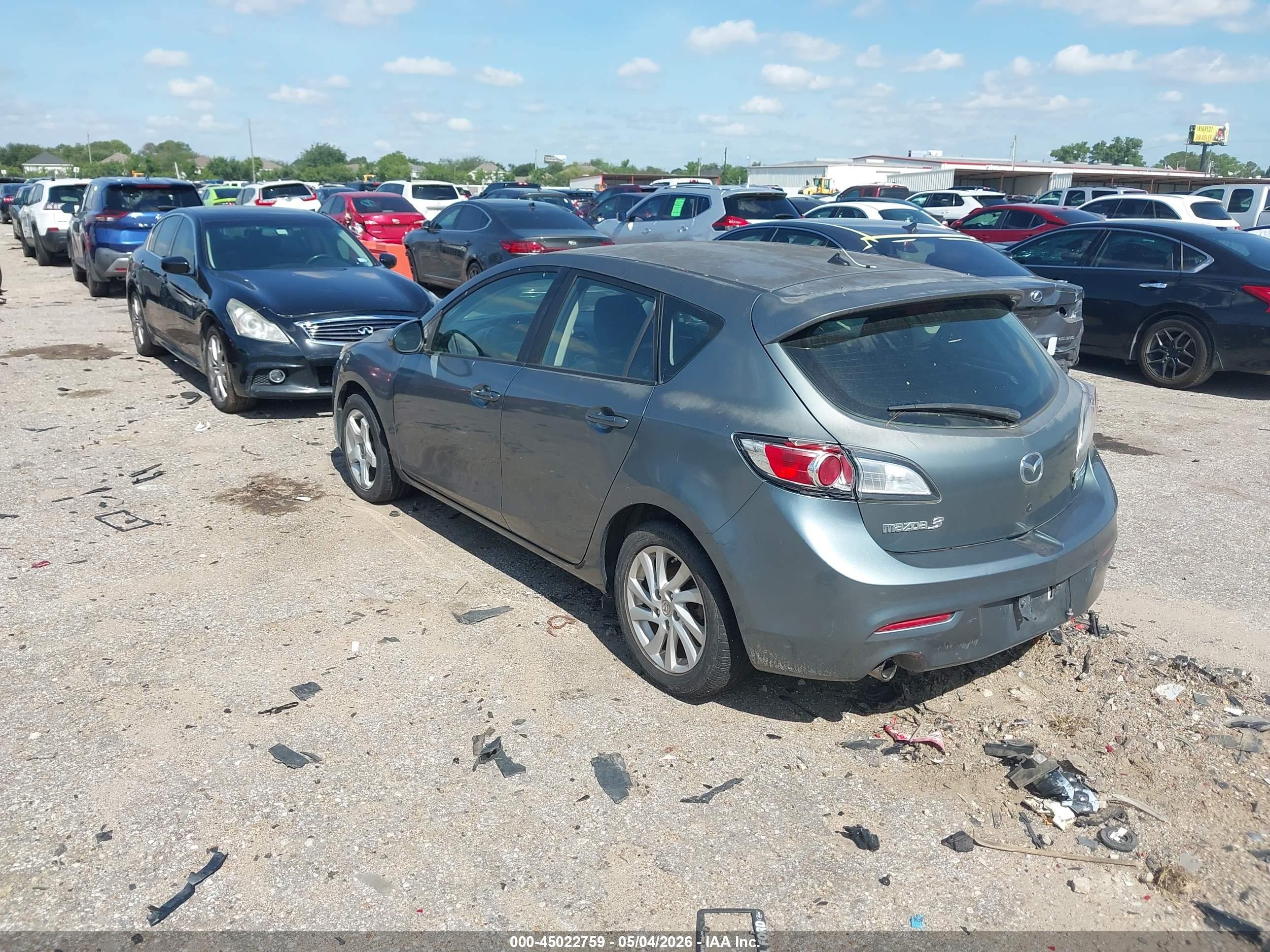 MAZDA MAZDA3 image 3