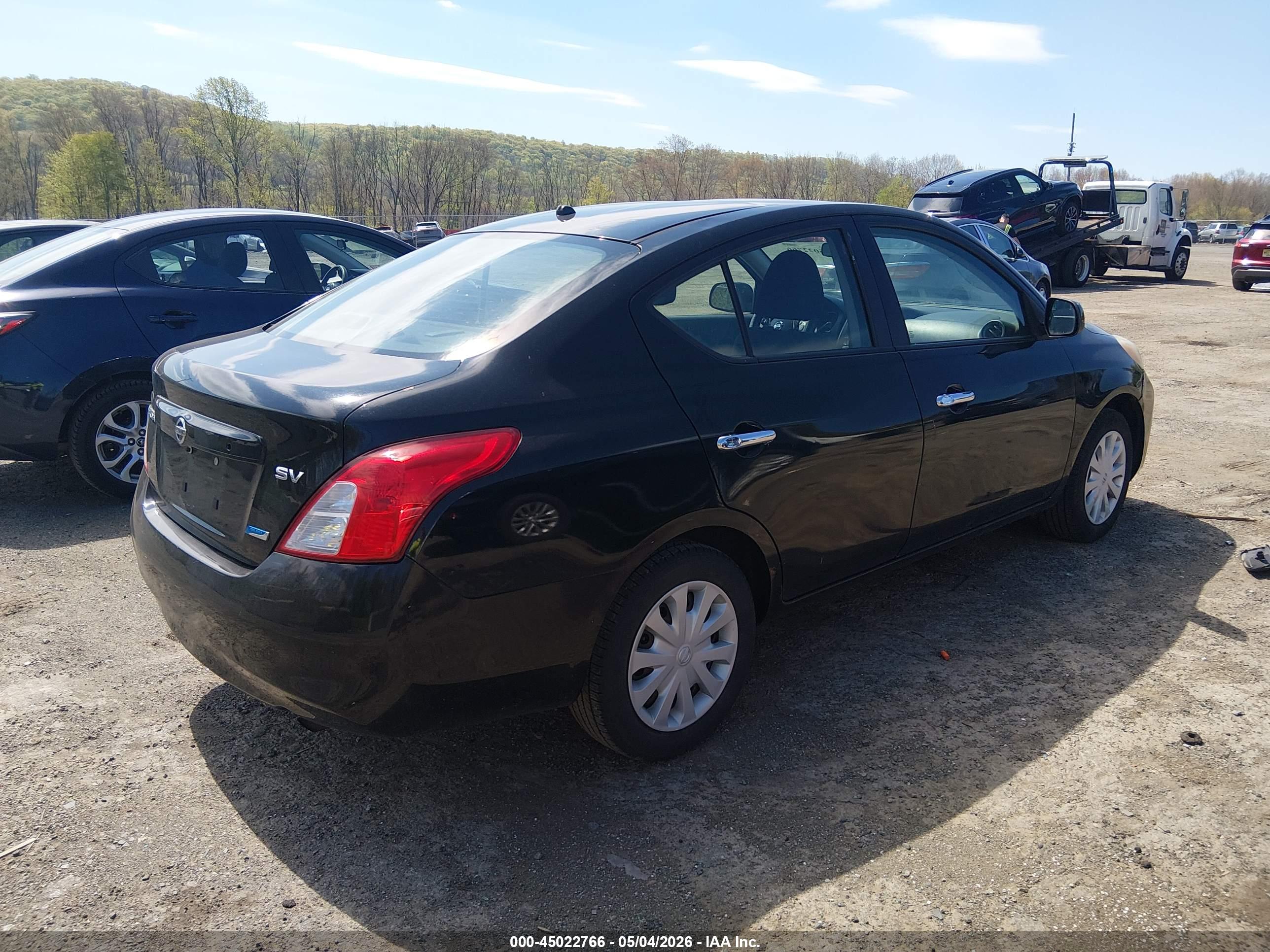 NISSAN VERSA image 4