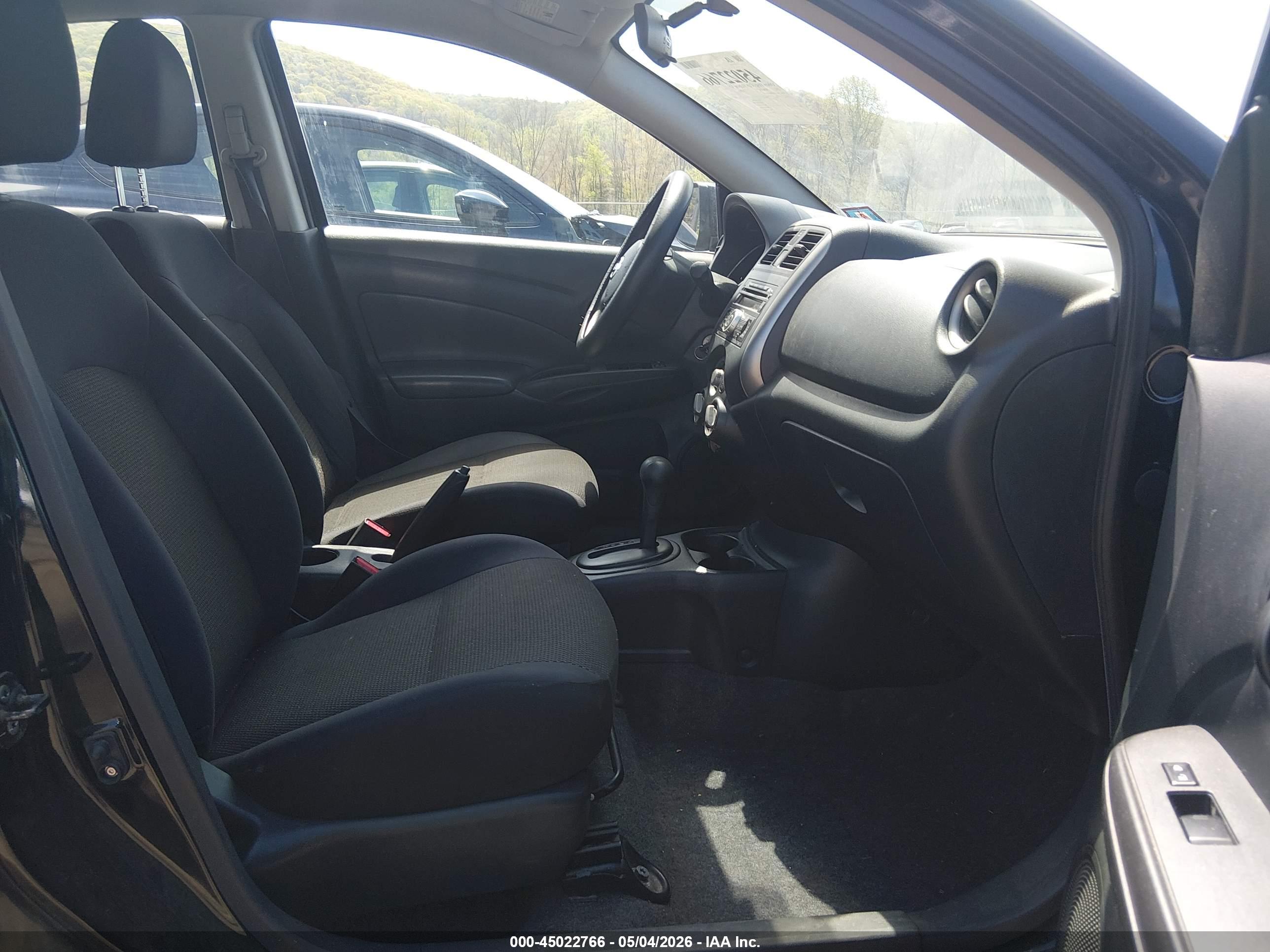 NISSAN VERSA image 5