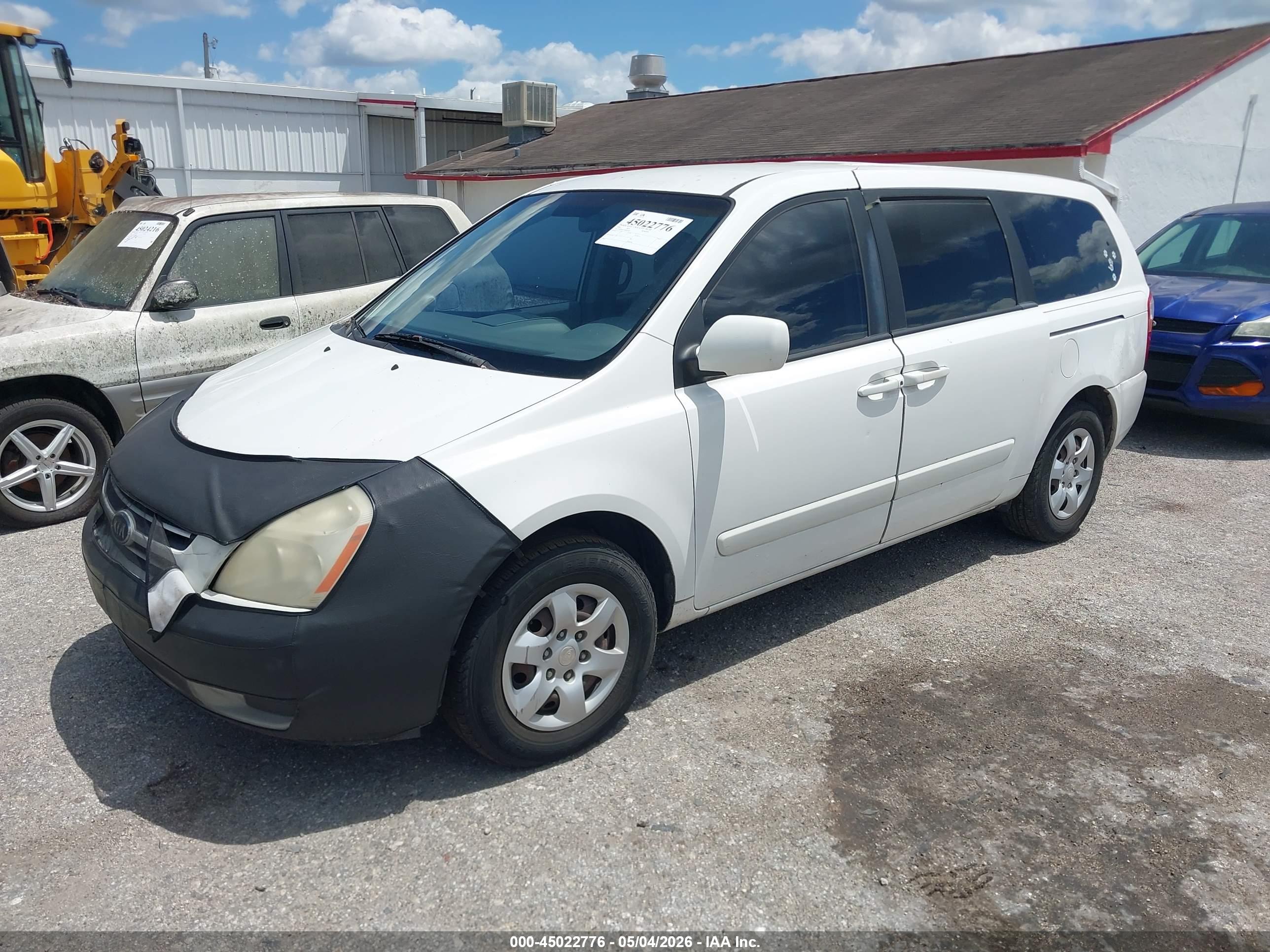 KIA SEDONA image 2