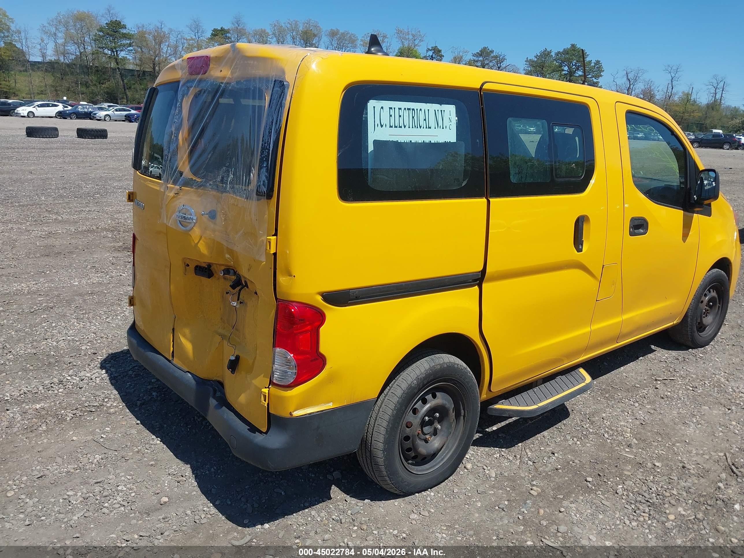 NISSAN NV200 image 4