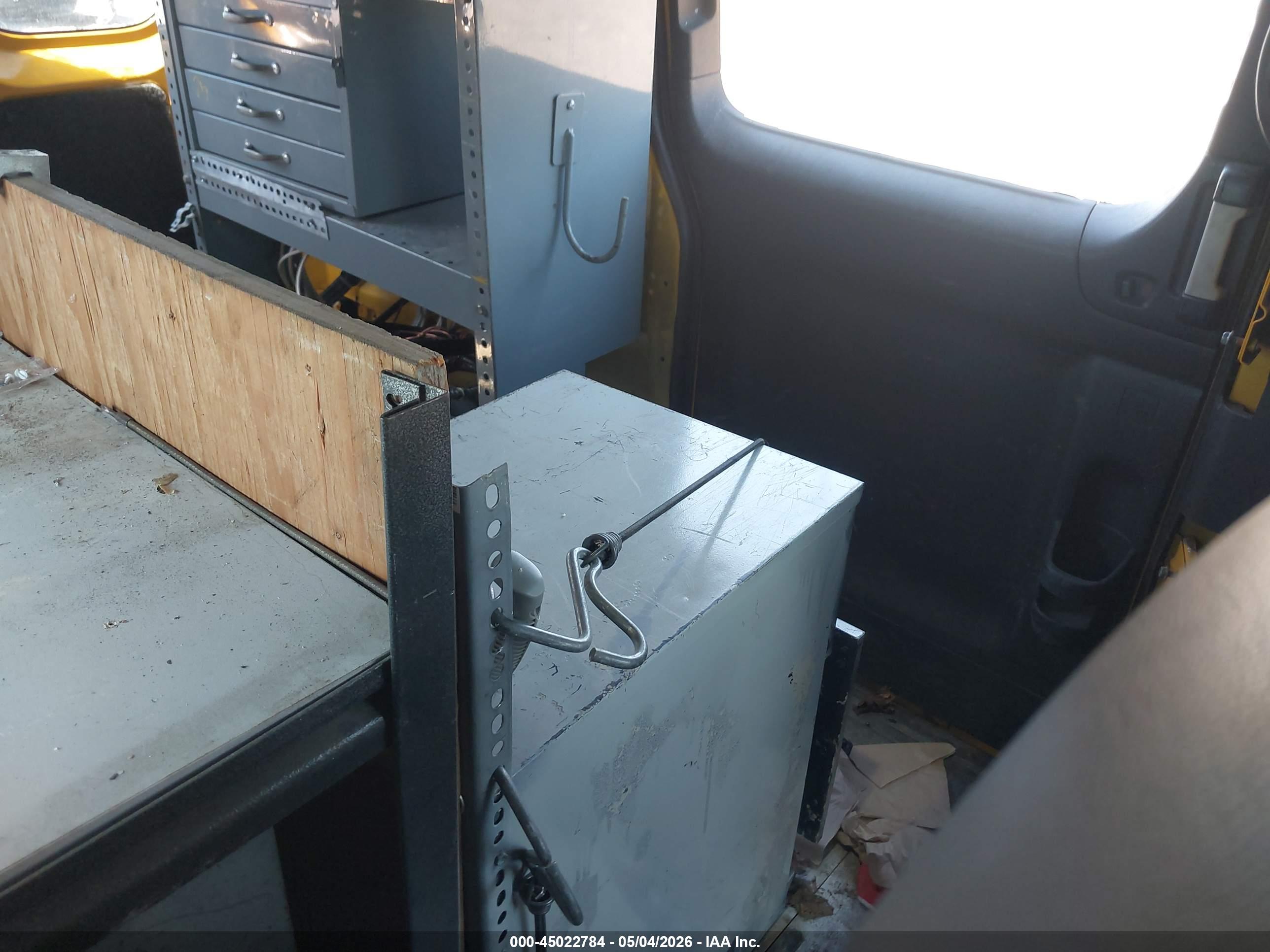 NISSAN NV200 image 8