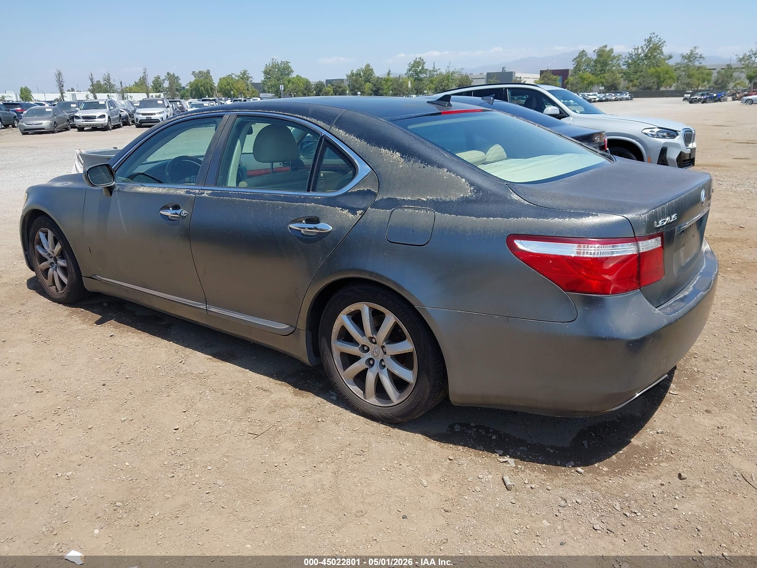 LEXUS LS image 3