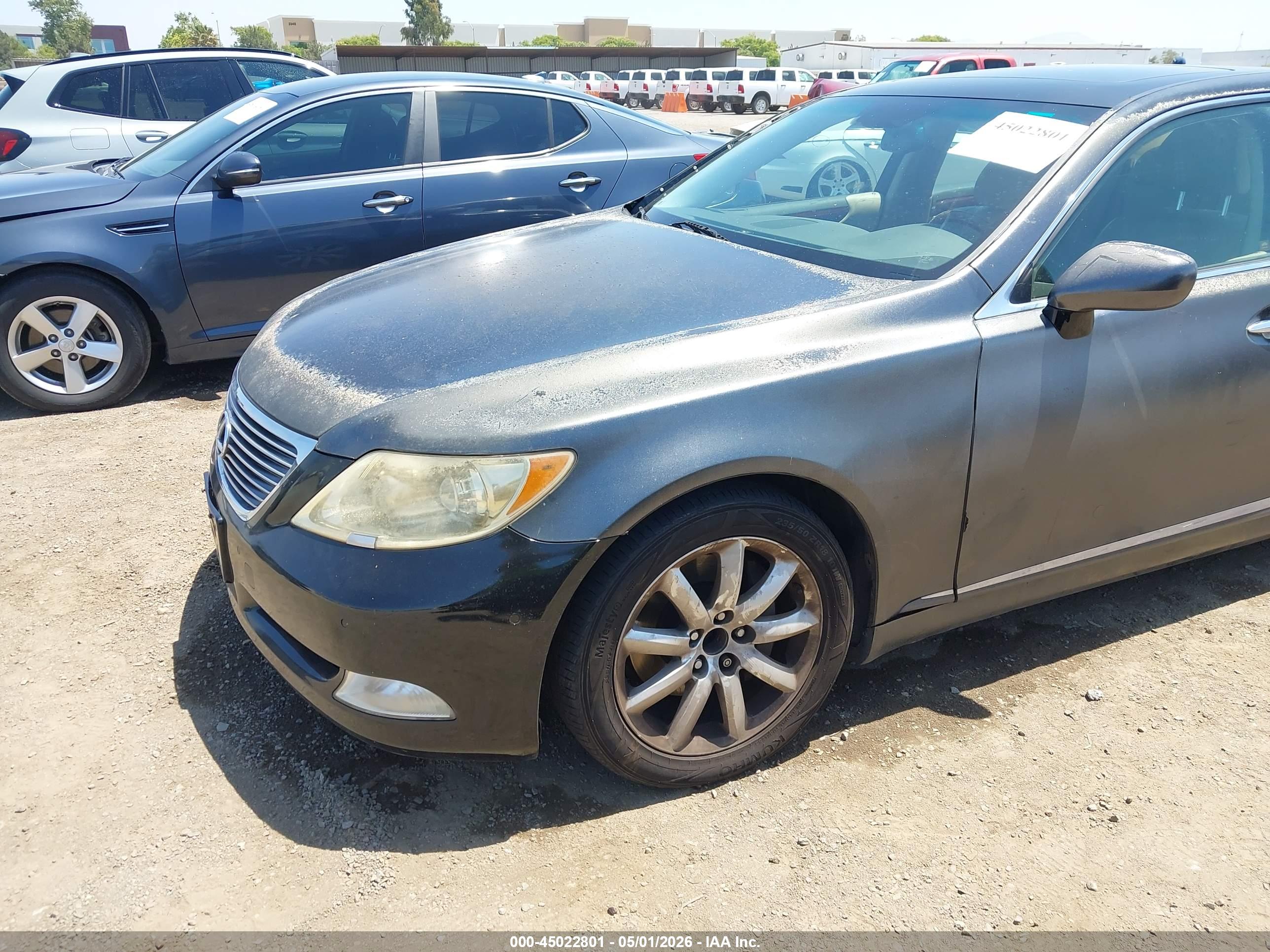 LEXUS LS image 6