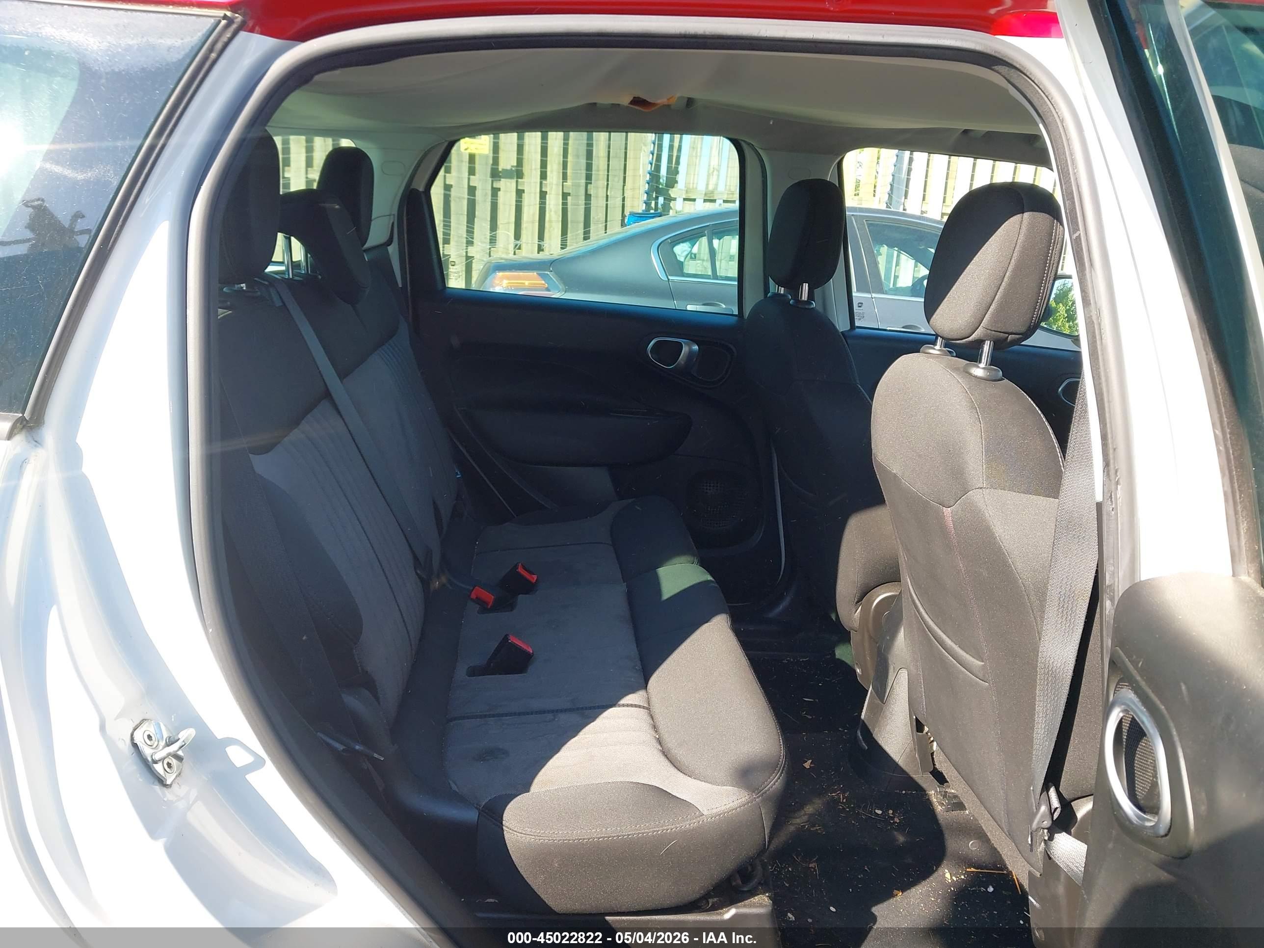 FIAT 500L image 8