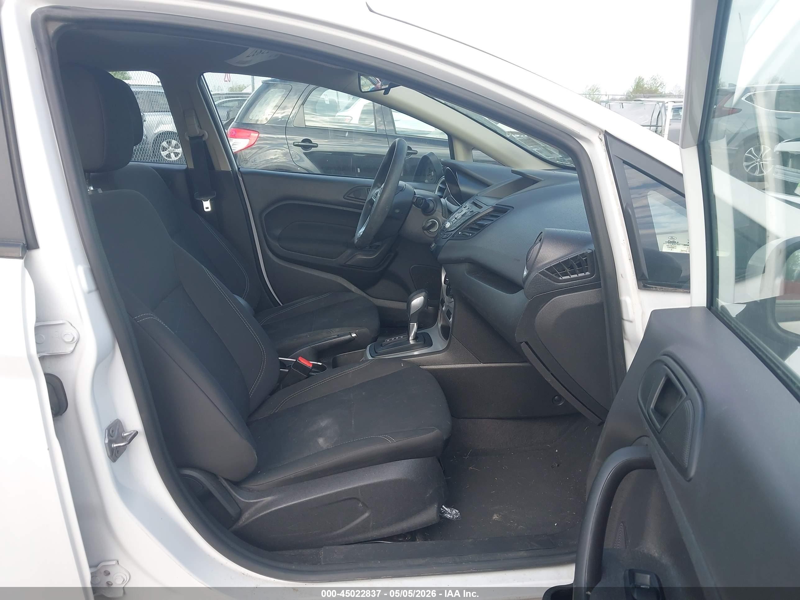 FORD FIESTA image 5