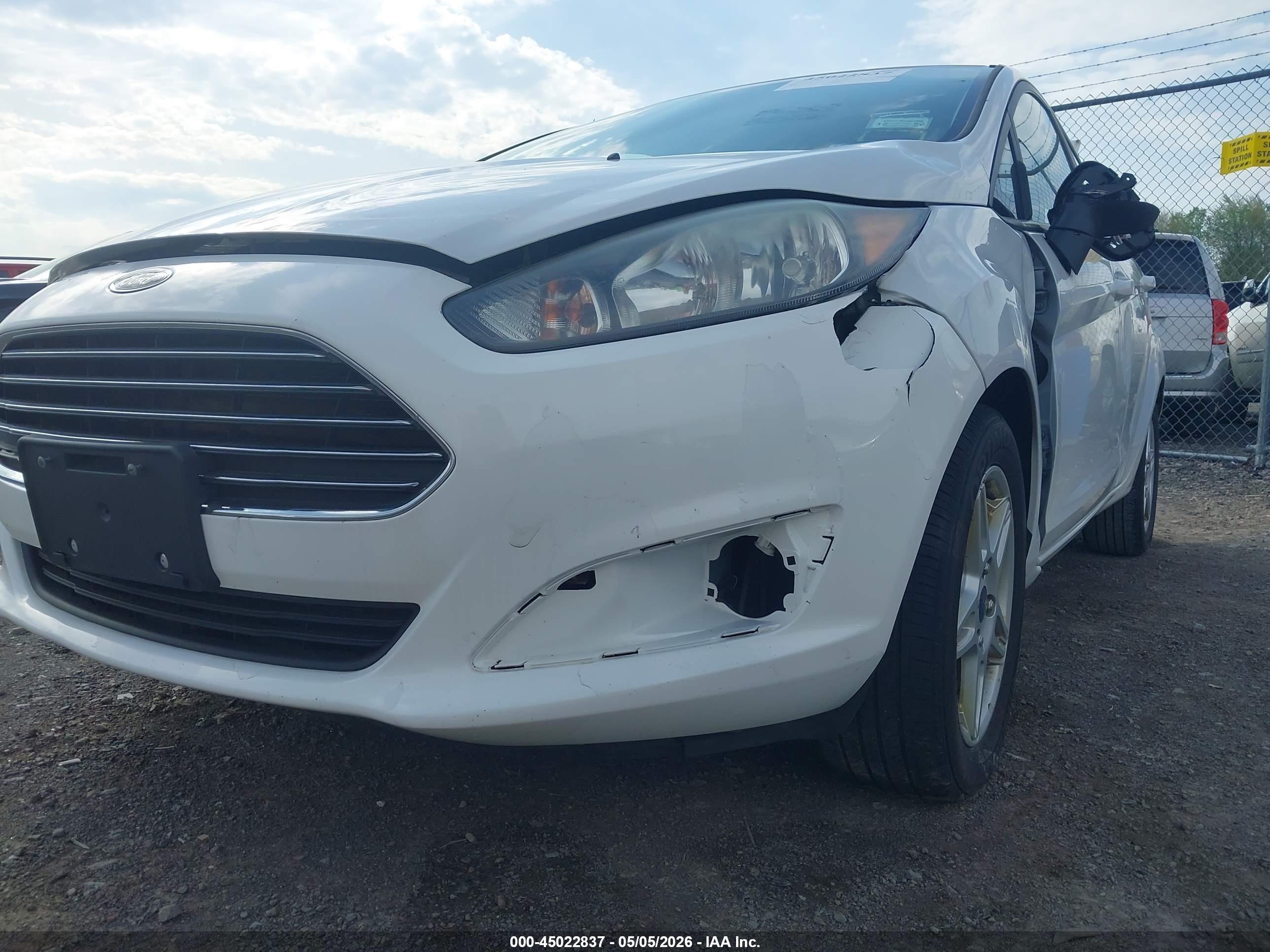 FORD FIESTA image 6