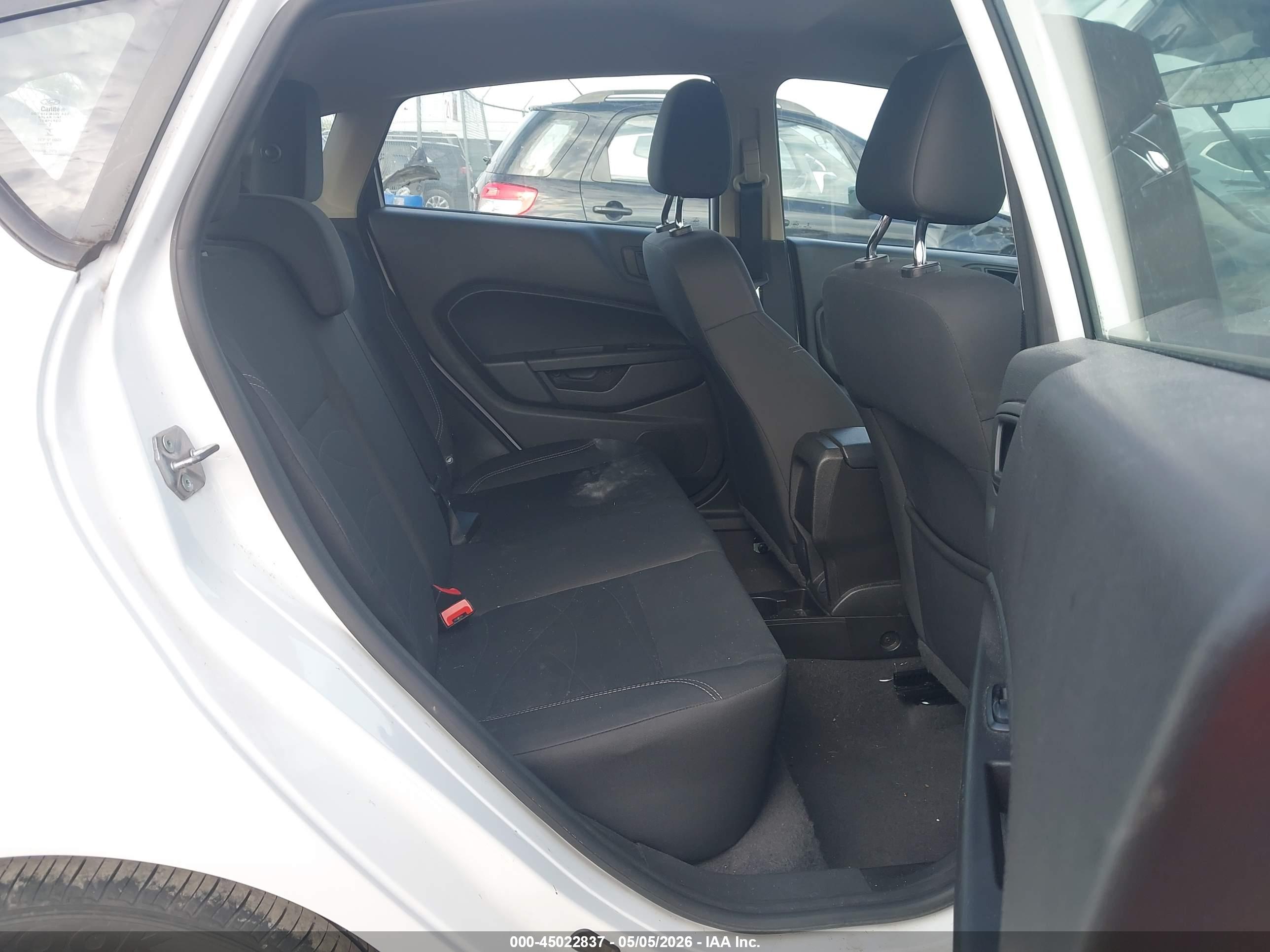 FORD FIESTA image 8