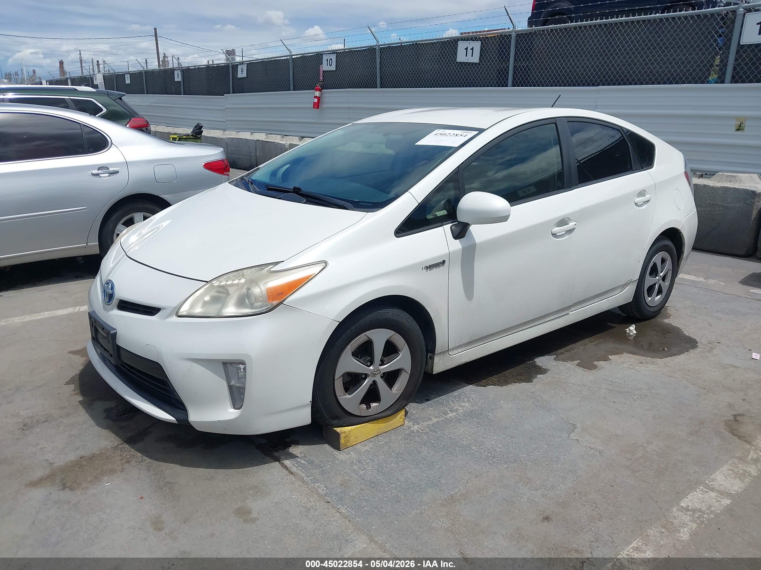 TOYOTA PRIUS image 2