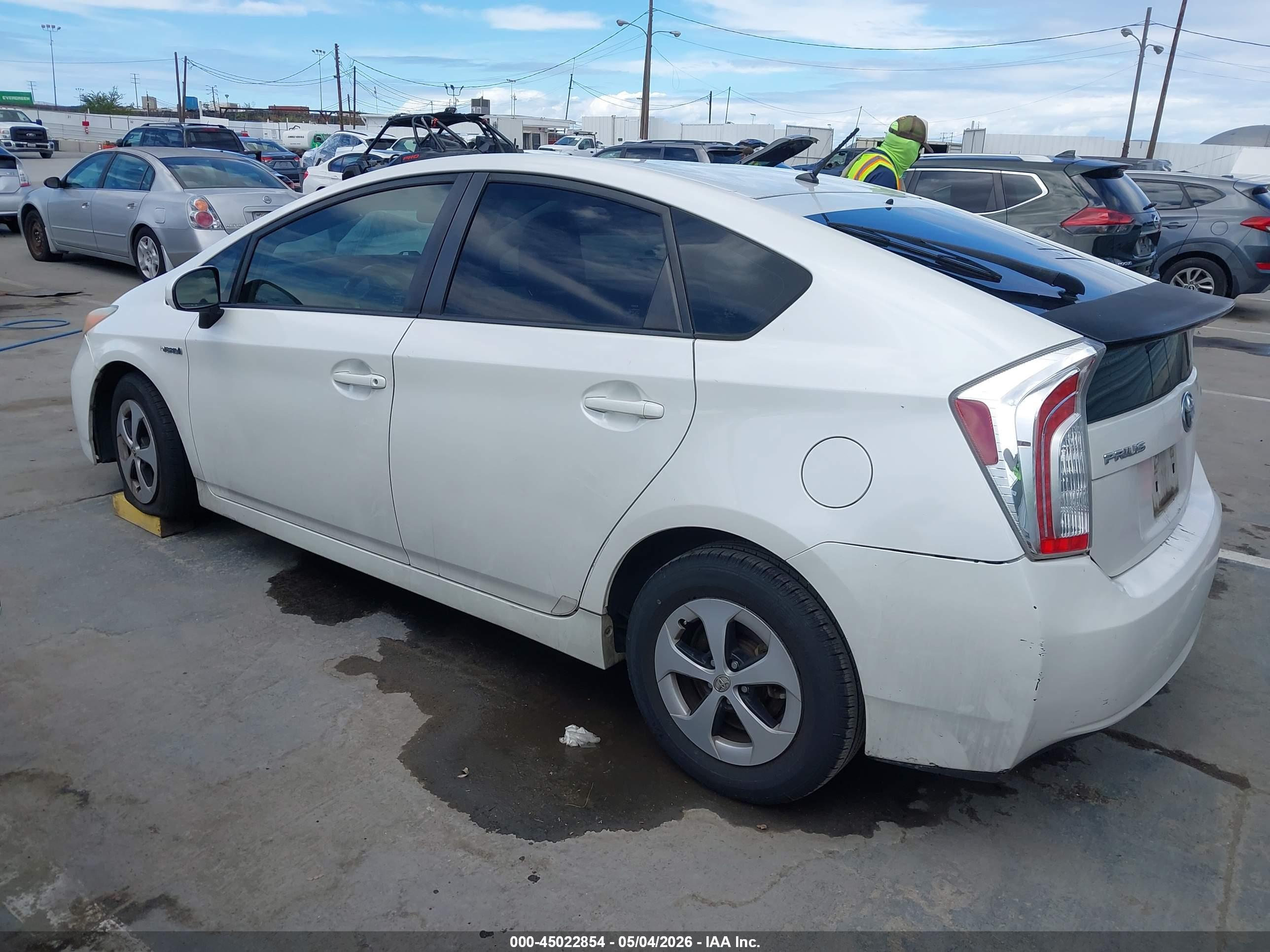 TOYOTA PRIUS image 3