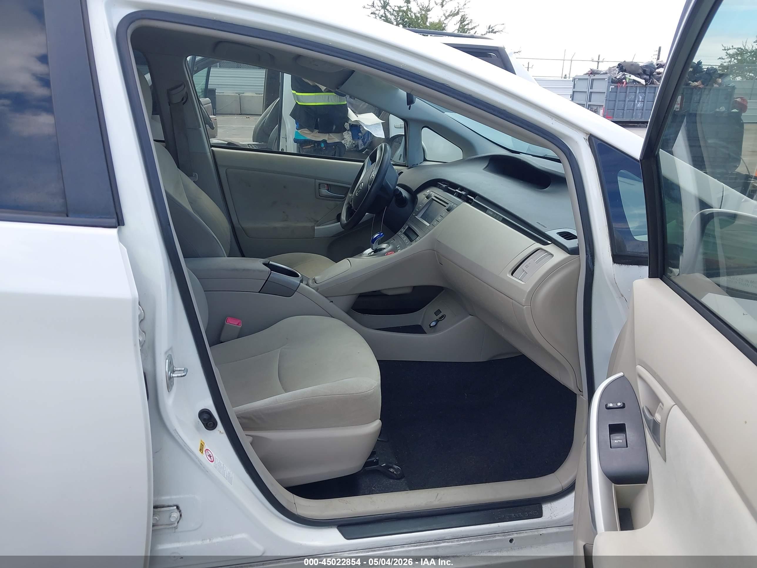 TOYOTA PRIUS image 5