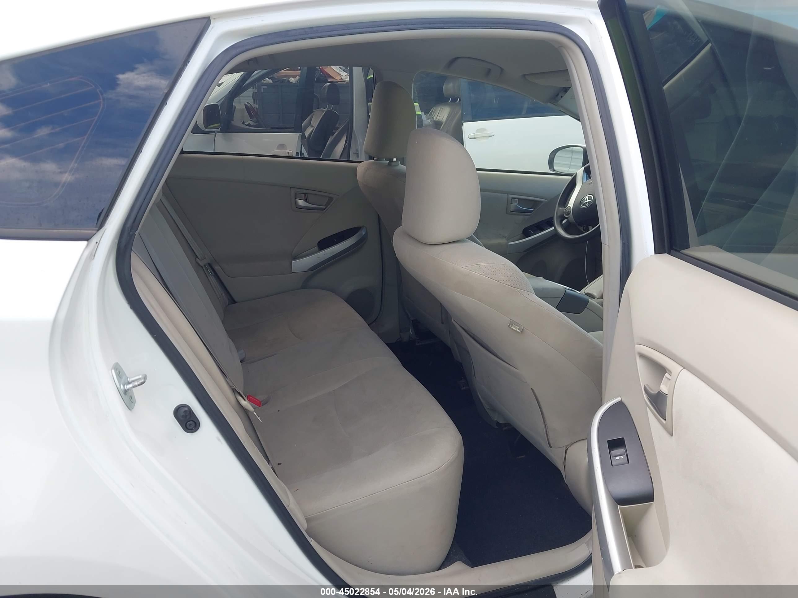 TOYOTA PRIUS image 8