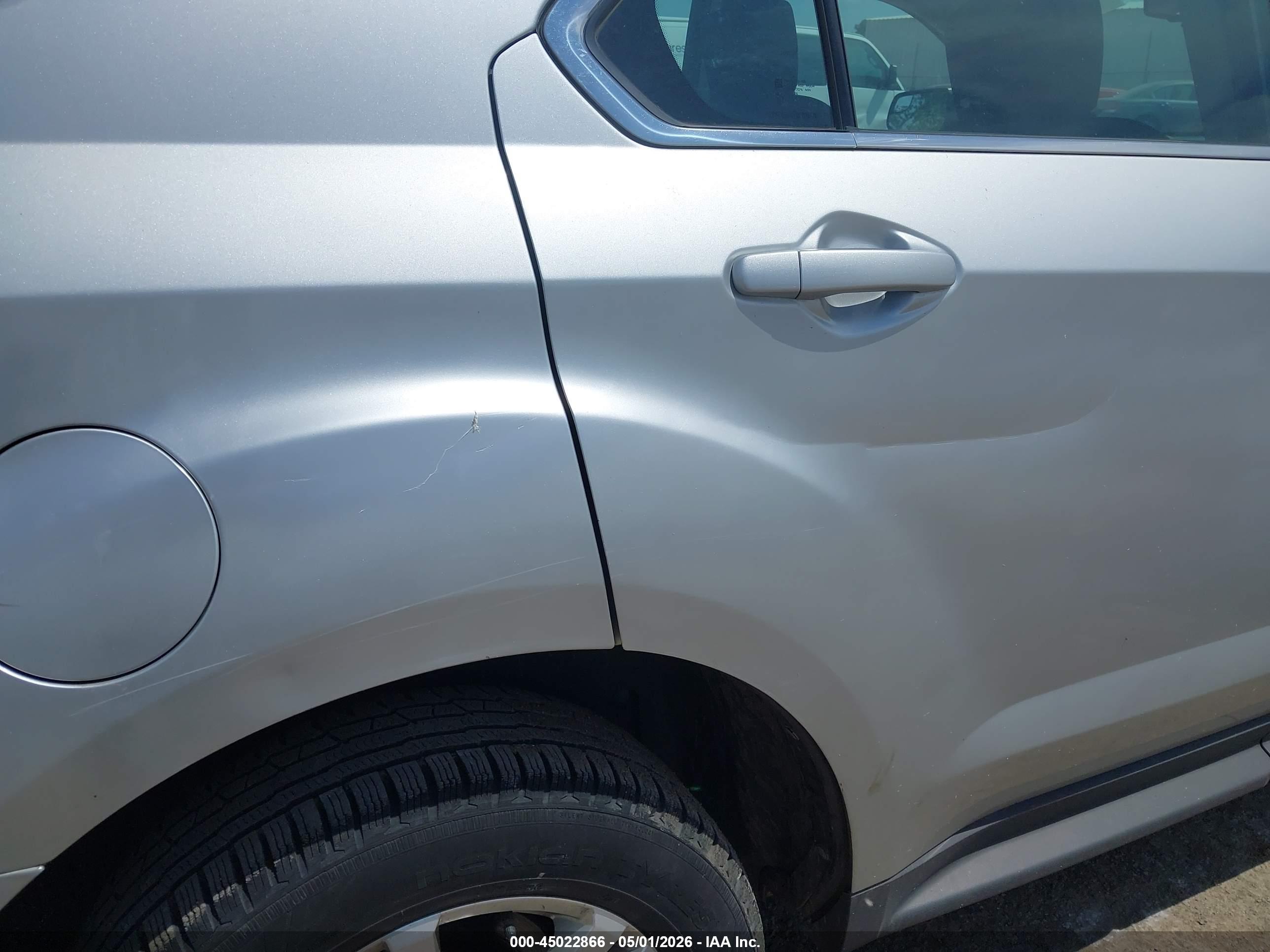 CHEVROLET EQUINOX image 6