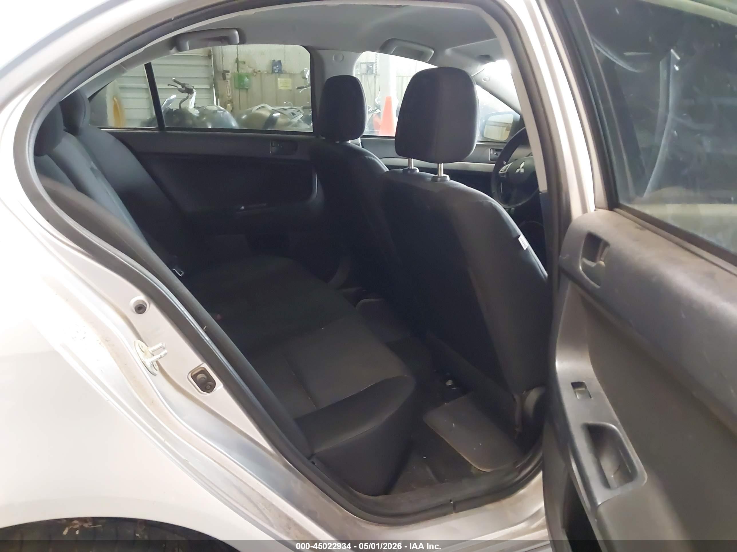 MITSUBISHI LANCER image 8