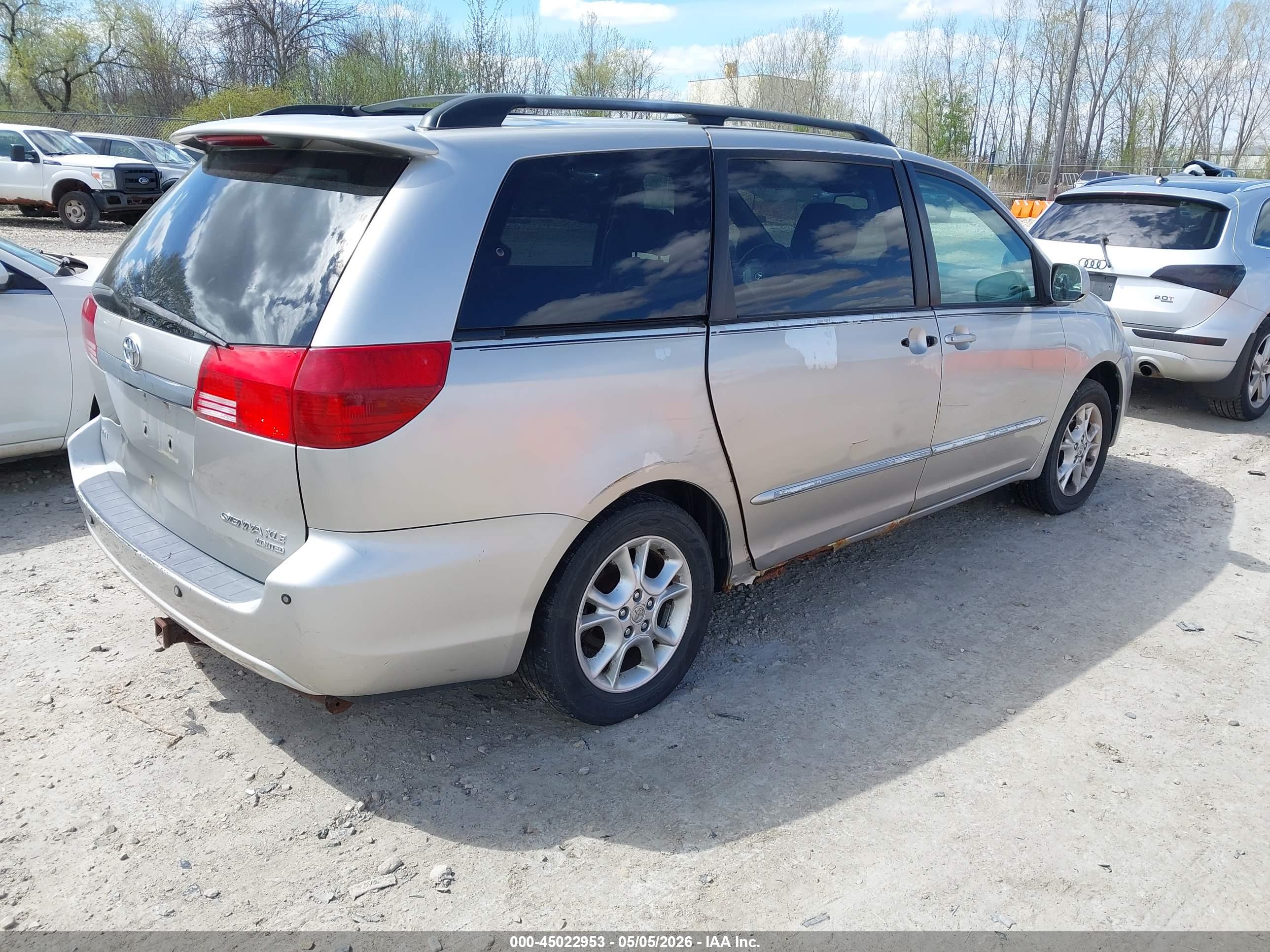 TOYOTA SIENNA image 4