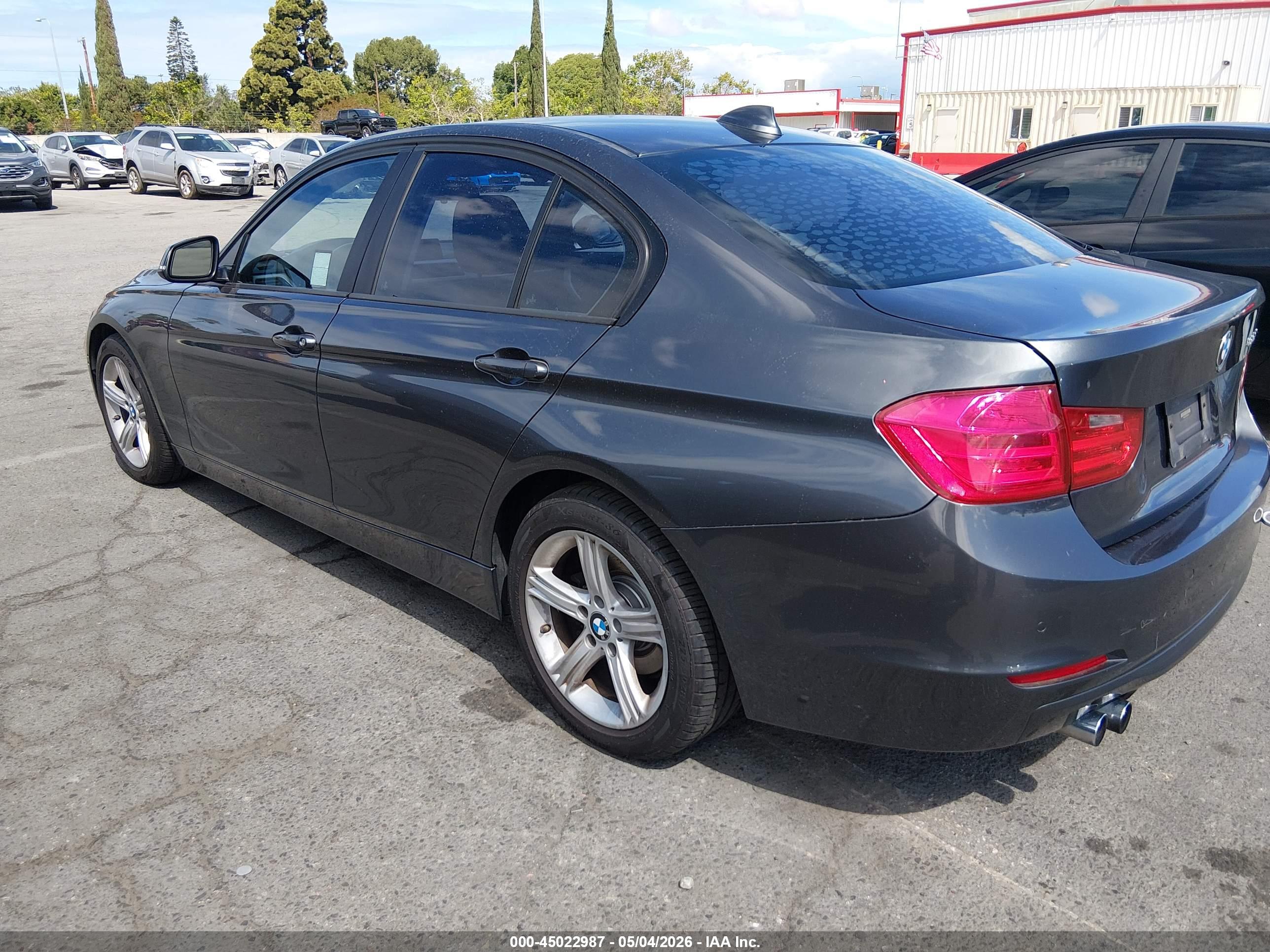 BMW 328I image 3