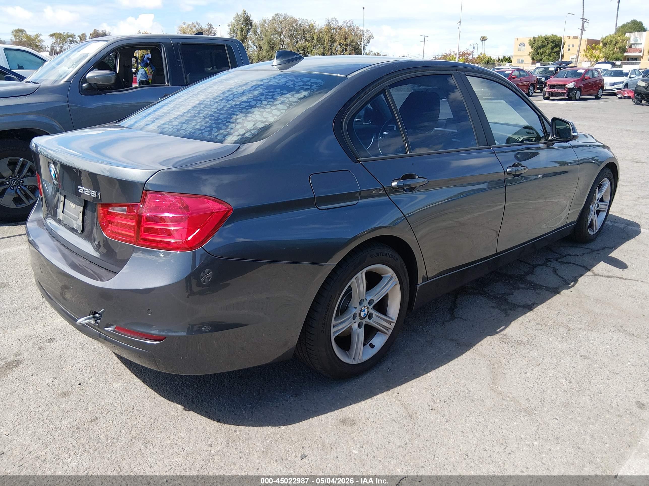 BMW 328I image 4