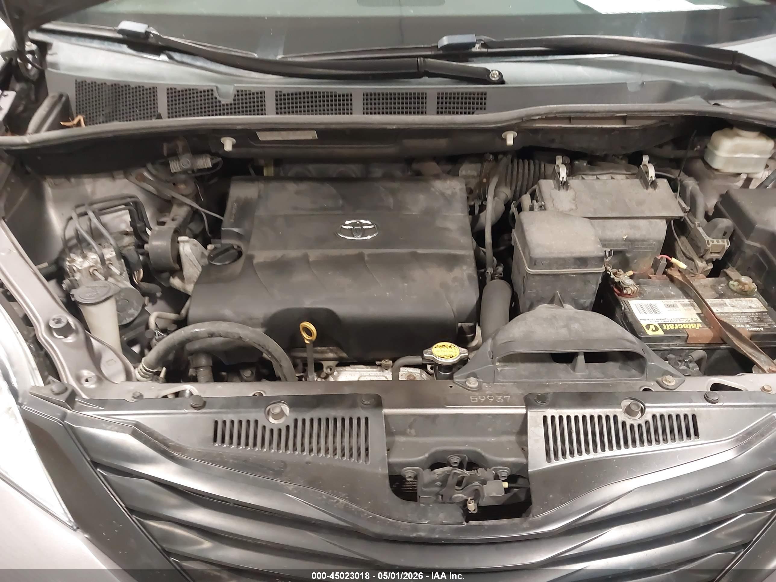 TOYOTA SIENNA image 10