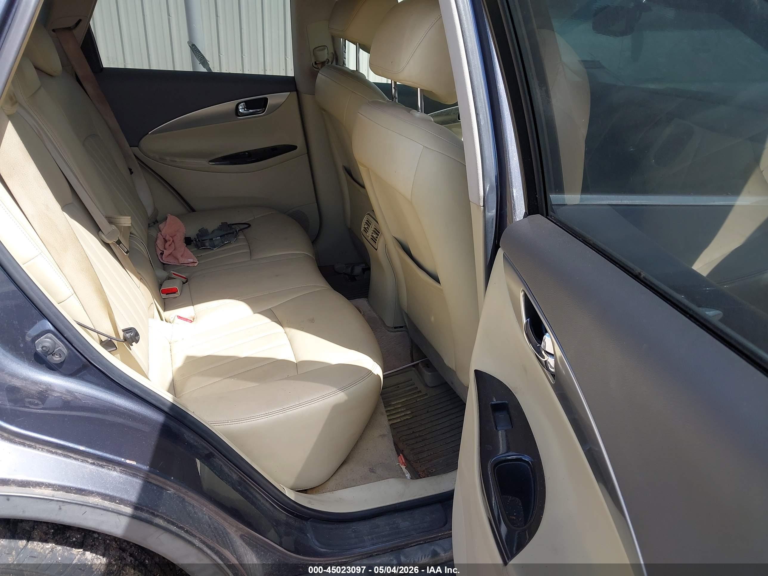 INFINITI EX35 image 8