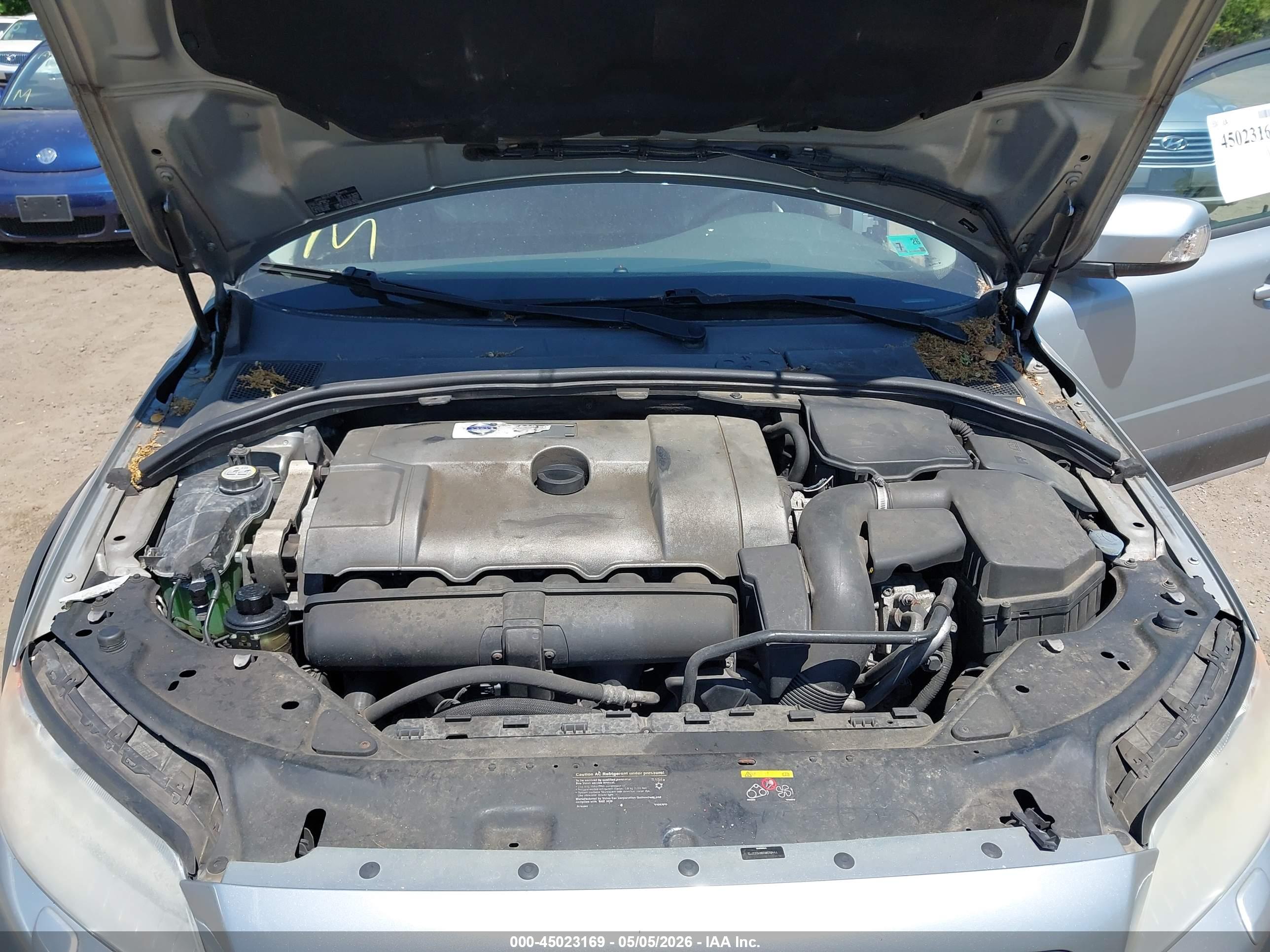 VOLVO XC70 image 10